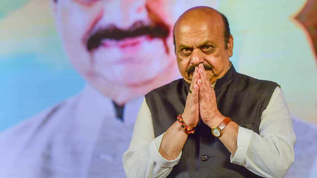 ಕಾಂಗ್ರೆಸ್ಗೆ ಸ್ಪಷ್ಟ ಬಹುಮತ: ಮುಖ್ಯಮಂತ್ರಿ ಸ್ಥಾನಕ್ಕೆ ಬಸವರಾಜ ಬೊಮ್ಮಾಯಿ ರಾಜೀನಾಮೆ ಕಾಂಗ್ರೆಸ್ಗೆ ಸ್ಪಷ್ಟ ಬಹುಮತ: ಮುಖ್ಯಮಂತ್ರಿ ಸ್ಥಾನಕ್ಕೆ ಬಸವರಾಜ ಬೊಮ್ಮಾಯಿ ರಾಜೀನಾಮೆ