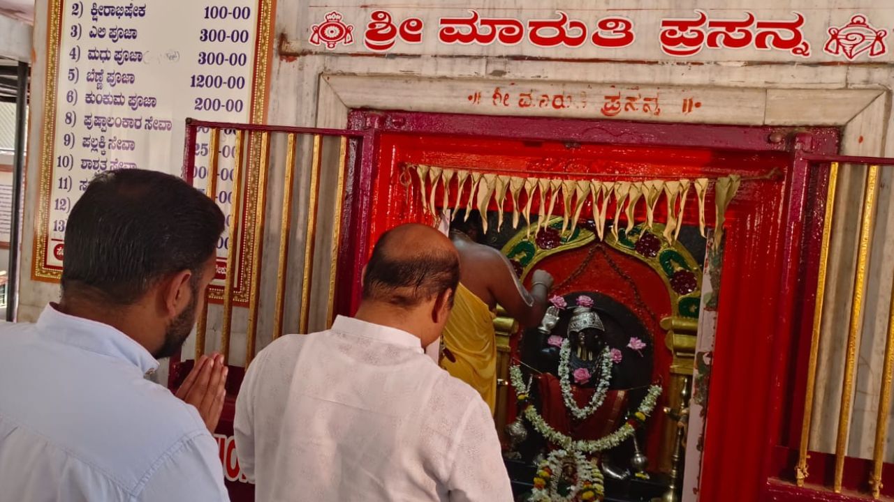 Basavaraj bommai visits temple in hubli before karnataka assembly election result 2023