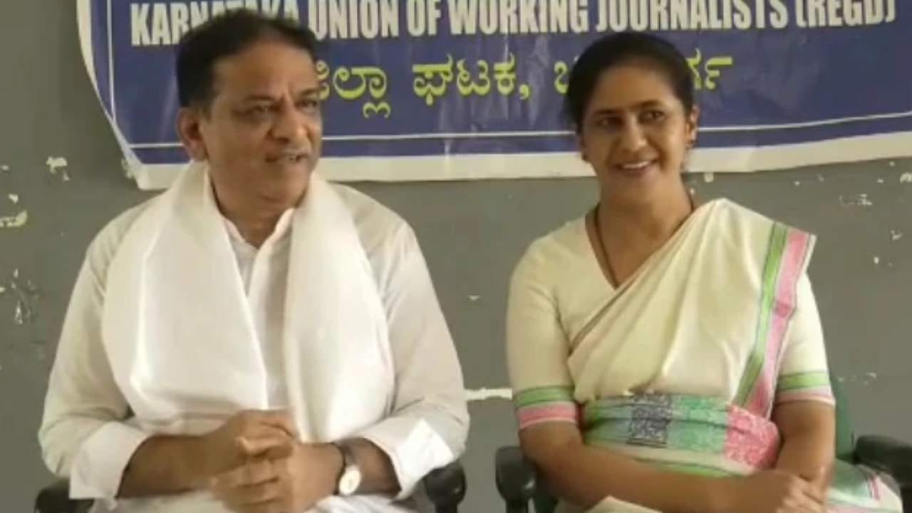 ಚುನಾವಣಾ ಕಣದಿಂದ ನಿವೃತ್ತಿ ಘೋಷಣೆ ಬೆನ್ನಲ್ಲೇ ಬಿಜೆಪಿ ಸೇರ್ಪಡೆ ಆದ ಮಾಜಿ ಶಾಸಕ ಬಸವರಾಜನ್ ದಂಪತಿ ಚುನಾವಣಾ ಕಣದಿಂದ ನಿವೃತ್ತಿ ಘೋಷಣೆ ಬೆನ್ನಲ್ಲೇ ಬಿಜೆಪಿ ಸೇರ್ಪಡೆ ಆದ ಮಾಜಿ ಶಾಸಕ ಬಸವರಾಜನ್ ದಂಪತಿ