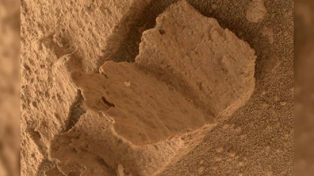 Mars: ಮಂಗಳ ಗ್ರಹದಲ್ಲಿ ಪುಸ್ತಕದಂತಿರುವ ಕಲ್ಲು ಪತ್ತೆ, ಚಿತ್ರಗಳು ಬಿಡುಗಡೆ! Mars: ಮಂಗಳ ಗ್ರಹದಲ್ಲಿ ಪುಸ್ತಕದಂತಿರುವ ಕಲ್ಲು ಪತ್ತೆ, ಚಿತ್ರಗಳು ಬಿಡುಗಡೆ!