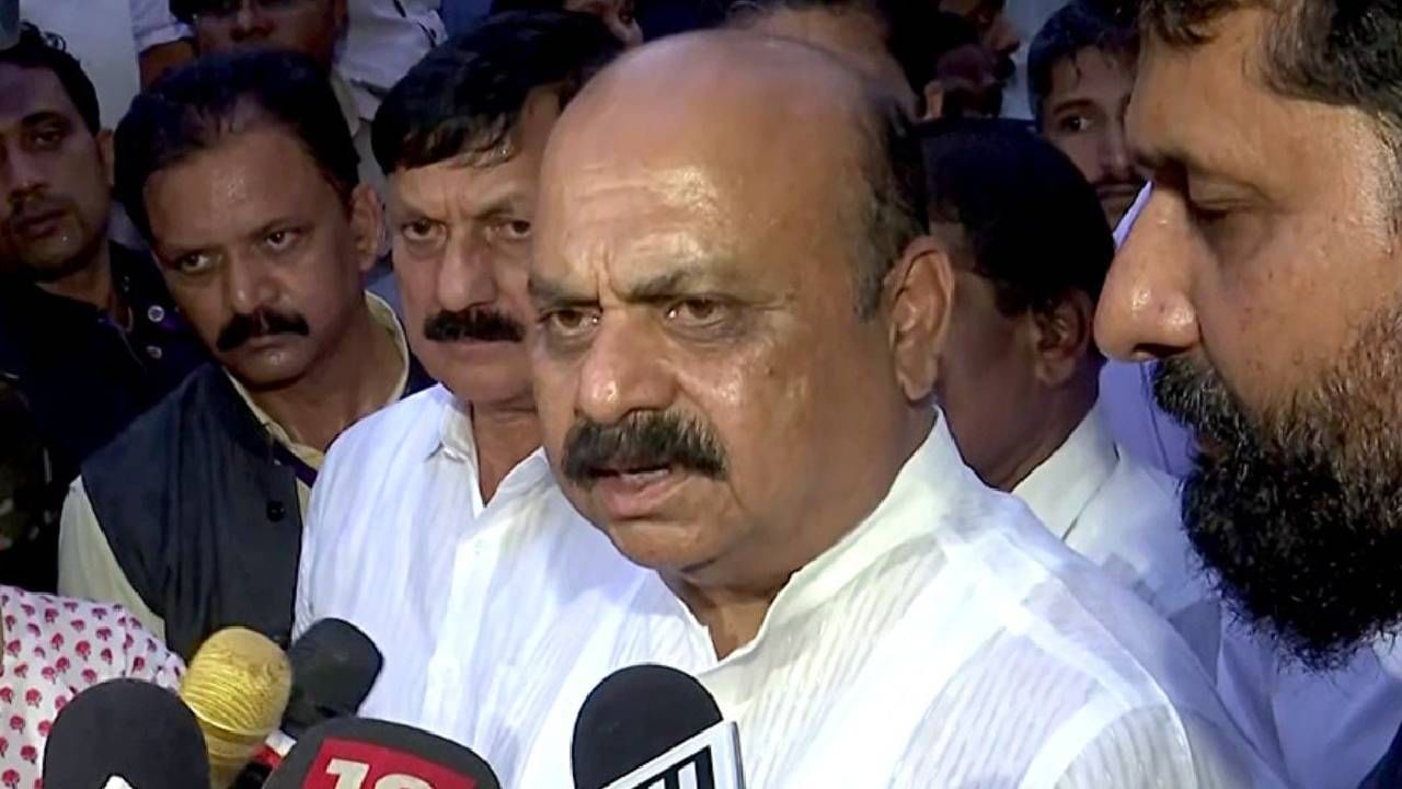 ನಟ ಶಿವರಾಜಕುಮಾರ್ ಪ್ರಚಾರದ ಬಗ್ಗೆ ಹುಬ್ಬಳ್ಳಿಯಲ್ಲಿ ಸಿಎಂ ಬೊಮ್ಮಯಿ ಹೇಳಿದ್ದೇನು? ನಟ ಶಿವರಾಜಕುಮಾರ್ ಪ್ರಚಾರದ ಬಗ್ಗೆ ಹುಬ್ಬಳ್ಳಿಯಲ್ಲಿ ಸಿಎಂ ಬೊಮ್ಮಯಿ ಹೇಳಿದ್ದೇನು?