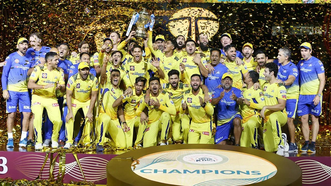 IPL 2023: ಐಪಿಎಲ್ ಸೀಸನ್ 16 ರ ಫೈನಲ್​ ಪಂದ್ಯದಲ್ಲಿ ಗುಜರಾತ್ ಟೈಟಾನ್ಸ್ ವಿರುದ್ಧ ರೋಚಕ ಜಯ ಸಾಧಿಸಿ ಸಿಎಸ್​ಕೆ ತಂಡವು 5ನೇ ಬಾರಿ ಕಿರೀಟವನ್ನು ಮುಡಿಗೇರಿಸಿಕೊಂಡಿದೆ. 