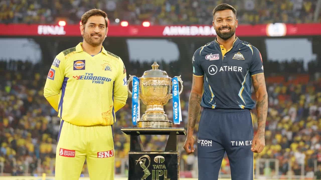 IPL 2023 Final CSK vs GT: ಐಪಿಎಲ್ ಫೈನಲ್ ಪಂದ್ಯಕ್ಕೆ ಮತ್ತೆ ಭೀತಿ ಎದುರಾಗಿದೆ. ಭಾನುವಾರ ನಡೆಯಬೇಕಿದ್ದ ಗುಜರಾತ್ ಟೈಟಾನ್ಸ್ ಹಾಗೂ ಚೆನ್ನೈ ಸೂಪರ್ ಕಿಂಗ್ಸ್ ನಡುವಣ ಪಂದ್ಯವನ್ನು ಮಳೆಯ ಕಾರಣ ಸೋಮವಾರಕ್ಕೆ ಮುಂದೂಡಲಾಗಿತ್ತು.