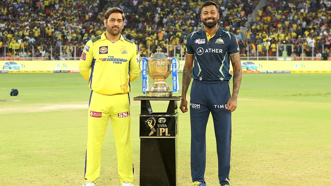 IPL 2023 Final CSK vs GT: ಅಹಮದಾಬಾದ್​ನ ನರೇಂದ್ರ ಮೋದಿ ಸ್ಟೇಡಿಯಂನಲ್ಲಿ ನಡೆದ ಐಪಿಎಲ್​ನ​ 16ನೇ ಸೀಸನ್ ಫೈನಲ್​ ಪಂದ್ಯದಲ್ಲಿ ಭರ್ಜರಿ ಜಯ ಸಾಧಿಸುವ ಮೂಲಕ ಚೆನ್ನೈ ಸೂಪರ್ ಕಿಂಗ್ಸ್ ತಂಡವು ಚಾಂಪಿಯನ್ ಪಟ್ಟ ಅಲಂಕರಿಸಿದೆ. ಇದರೊಂದಿಗೆ ಐಪಿಎಲ್​ನಲ್ಲಿ 5 ಬಾರಿ ಟ್ರೋಫಿ ಗೆದ್ದ 2ನೇ ತಂಡ ಎನಿಸಿಕೊಂಡಿದೆ. ಇದಕ್ಕೂ ಮುನ್ನ ಟಾಸ್ ಗೆದ್ದ ಸಿಎಸ್​ಕೆ ತಂಡದ ನಾಯಕ ಧೋನಿ ಫೀಲ್ಡಿಂಗ್ ಆಯ್ಕೆ ಮಾಡಿದ್ದರು.