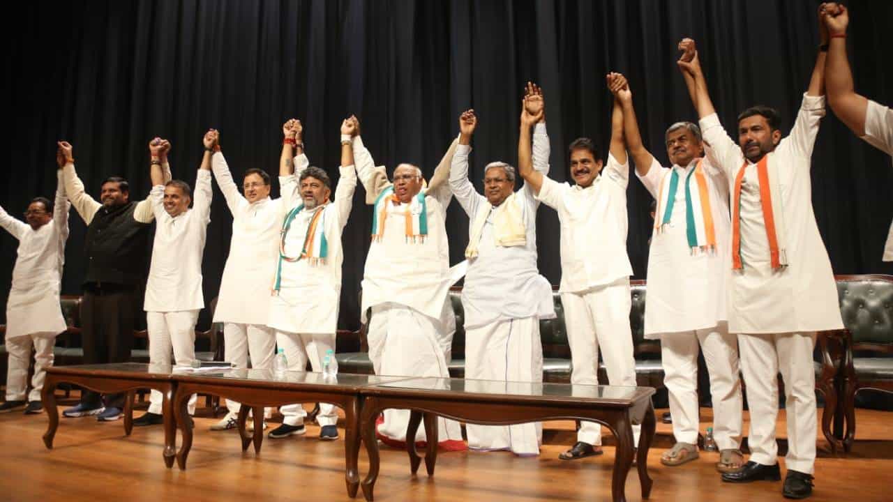 ಕರ್ನಾಟಕ ಮುಖ್ಯಮಂತ್ರಿ ಅಭ್ಯರ್ಥಿ ಆಯ್ಕೆಗಾಗಿ ವೀಕ್ಷಕರನ್ನು ನೇಮಿಸಿ ಆದೇಶ ಹೊರಡಿಸಿದ ಎಐಸಿಸಿ ಕರ್ನಾಟಕ ಮುಖ್ಯಮಂತ್ರಿ ಅಭ್ಯರ್ಥಿ ಆಯ್ಕೆಗಾಗಿ ವೀಕ್ಷಕರನ್ನು ನೇಮಿಸಿ ಆದೇಶ ಹೊರಡಿಸಿದ ಎಐಸಿಸಿ