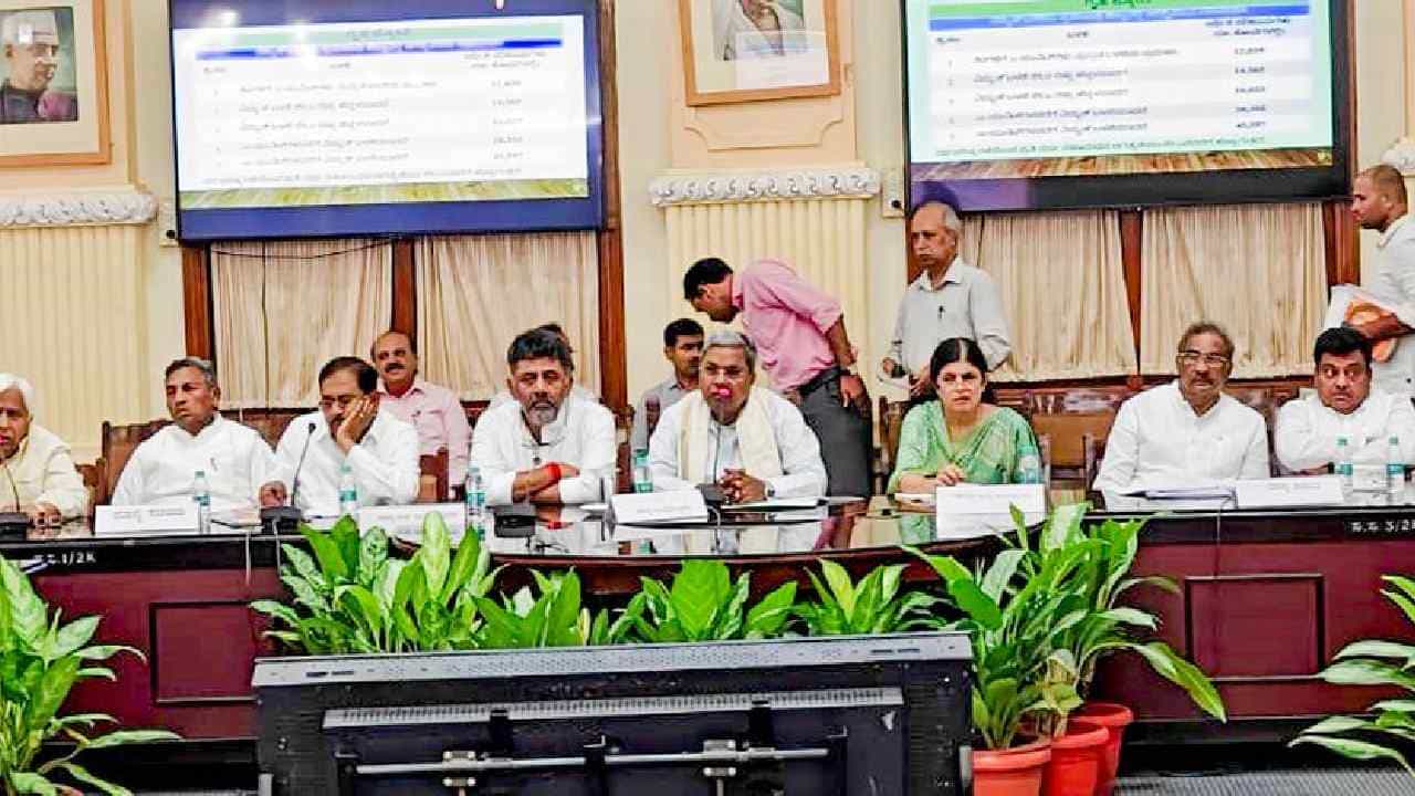 'ಗ್ಯಾರಂಟಿ'ಗೆ ಸಾಂಕೇತಿಕ ಚಾಲನೆ ನೀಡಲು ಬೃಹತ್ ಕಾರ್ಯಕ್ರಮ ಆಯೋಜನೆಗೆ ಚಿಂತನೆ 'ಗ್ಯಾರಂಟಿ'ಗೆ ಸಾಂಕೇತಿಕ ಚಾಲನೆ ನೀಡಲು ಬೃಹತ್ ಕಾರ್ಯಕ್ರಮ ಆಯೋಜನೆಗೆ ಚಿಂತನೆ