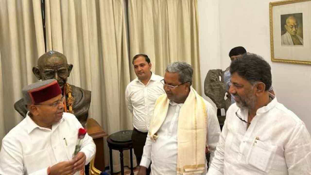 ಸರ್ಕಾರ ರಚನೆಗೆ ಹಕ್ಕು ಮಂಡಿಸಿದ ಕಾಂಗ್ರೆಸ್ ನಾಯಕರ ನಿಯೋಗ ಸರ್ಕಾರ ರಚನೆಗೆ ಹಕ್ಕು ಮಂಡಿಸಿದ ಕಾಂಗ್ರೆಸ್ ನಾಯಕರ ನಿಯೋಗ