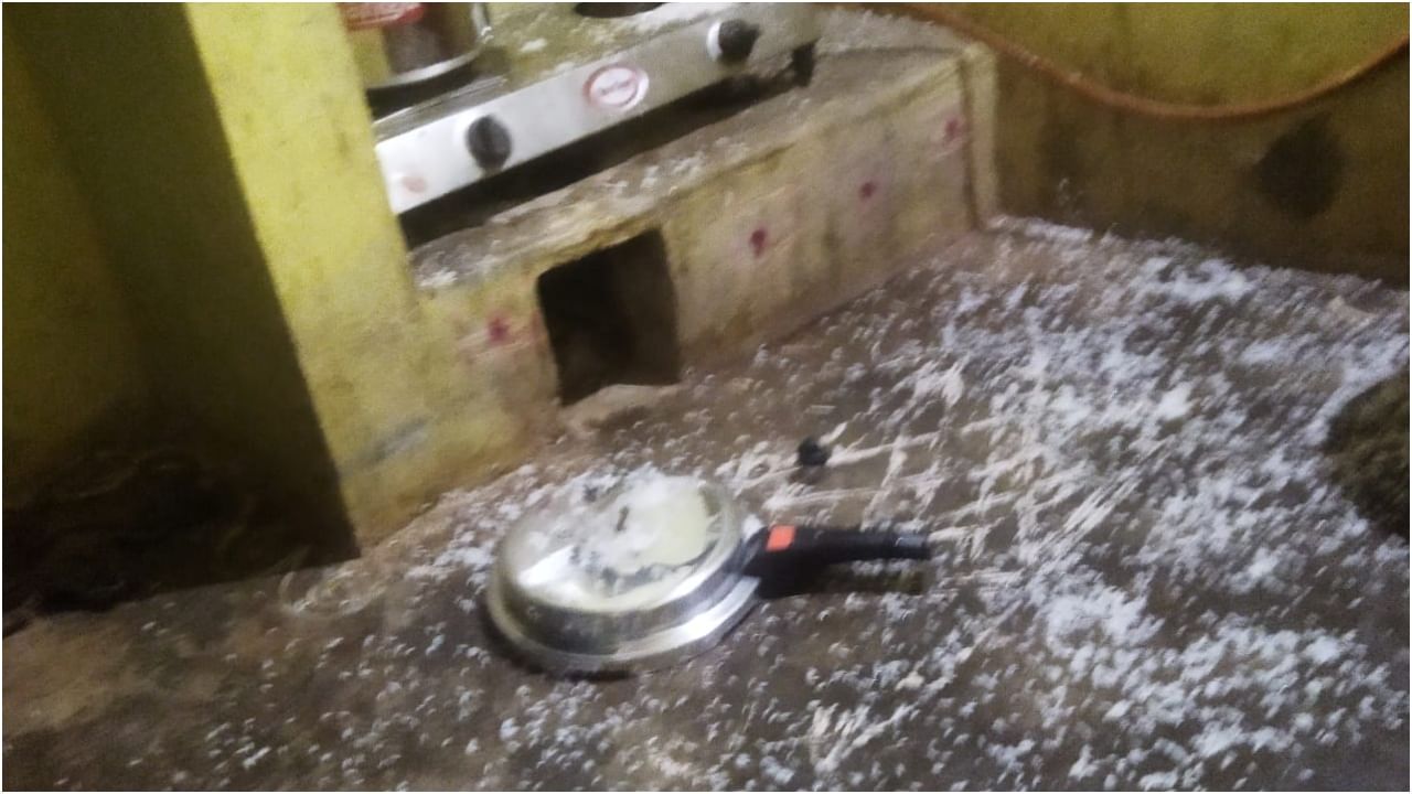 Ramanagara News: ಚುನಾವಣೆಗೂ ಮುನ್ನ ಕಾಂಗ್ರೆಸ್ ಅಭ್ಯರ್ಥಿ ಕೊಟ್ಟಿದ್ದ ಕುಕ್ಕರ್ ಸ್ಫೋಟ; ಬಾಲಕಿಗೆ ಗಾಯ Ramanagara News: ಚುನಾವಣೆಗೂ ಮುನ್ನ ಕಾಂಗ್ರೆಸ್ ಅಭ್ಯರ್ಥಿ ಕೊಟ್ಟಿದ್ದ ಕುಕ್ಕರ್ ಸ್ಫೋಟ; ಬಾಲಕಿಗೆ ಗಾಯ