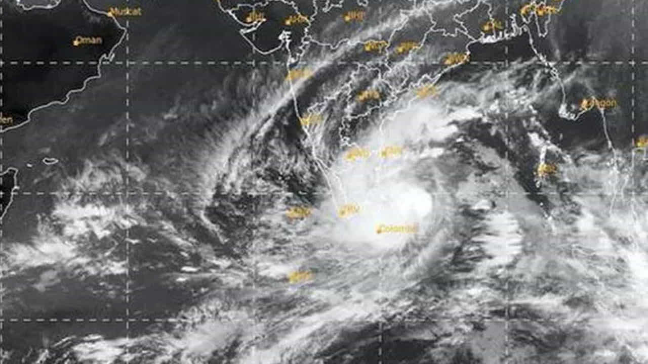 Cyclone Mocha: ಮುಂದಿನ ವಾರ ಭಾರತದ ಪೂರ್ವ ಕರಾವಳಿಗೆ ಮೋಚಾ ಚಂಡಮಾರುತ ಅಪ್ಪಳಿಸುವ ಸಾಧ್ಯತೆ; ಯಾವ ರಾಜ್ಯಗಳಲ್ಲಿರಲಿದೆ ಇದರ ಪ್ರಭಾವ? Cyclone Mocha: ಮುಂದಿನ ವಾರ ಭಾರತದ ಪೂರ್ವ ಕರಾವಳಿಗೆ ಮೋಚಾ ಚಂಡಮಾರುತ ಅಪ್ಪಳಿಸುವ ಸಾಧ್ಯತೆ; ಯಾವ ರಾಜ್ಯಗಳಲ್ಲಿರಲಿದೆ ಇದರ ಪ್ರಭಾವ?