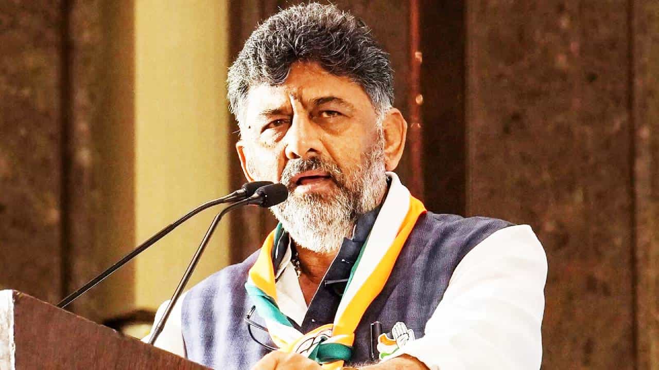 ರೆಸಾರ್ಟ್ ರಾಜಕಾರಣ ಮುಗಿದಿದೆ, ನನಗೆ ಜವಾಬ್ದಾರಿ ಕೊಟ್ಟ ದಿನದಿಂದ ನಾನೂ ಮಲಗಿಲ್ಲ, ಮಲಗುವುದಕ್ಕೂ ಬಿಟ್ಟಿಲ್ಲ ಎಂದ ಡಿಕೆಶಿವಕುಮಾರ್ ರೆಸಾರ್ಟ್ ರಾಜಕಾರಣ ಮುಗಿದಿದೆ, ನನಗೆ ಜವಾಬ್ದಾರಿ ಕೊಟ್ಟ ದಿನದಿಂದ ನಾನೂ ಮಲಗಿಲ್ಲ, ಮಲಗುವುದಕ್ಕೂ ಬಿಟ್ಟಿಲ್ಲ ಎಂದ ಡಿಕೆಶಿವಕುಮಾರ್