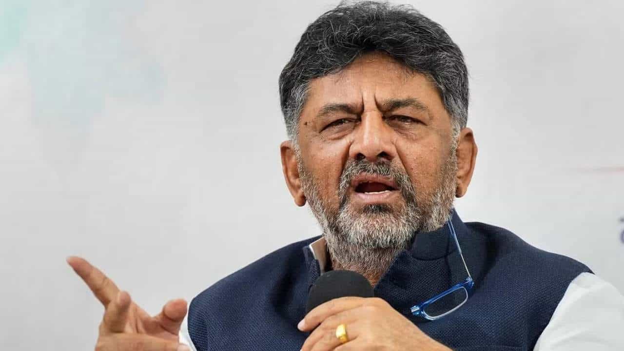 ಬೆಂಗಳೂರಿಗರಿಗೆ ಬಿಗ್ ಶಾಕ್: ಗ್ಯಾರಂಟಿ ಯೋಜನೆಗಳ ಮಧ್ಯೆ ನೀರಿನ ದರ ಏರಿಕೆಗೆ ಚಿಂತನೆ ಬೆಂಗಳೂರಿಗರಿಗೆ ಬಿಗ್ ಶಾಕ್: ಗ್ಯಾರಂಟಿ ಯೋಜನೆಗಳ ಮಧ್ಯೆ ನೀರಿನ ದರ ಏರಿಕೆಗೆ ಚಿಂತನೆ