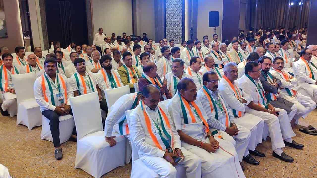 ಸಿಎಂ ಹುದ್ದೆ ತಿಕ್ಕಾಟ ನಡುವೆಯೇ ಸಚಿವ ಸ್ಥಾನಕ್ಕಾಗಿ ಭರ್ಜರಿ ಲಾಬಿ: ಹೊಸ ಸಿಎಂಗೆ ಸಂಪುಟ ರಚನೆ ದೊಡ್ಡ ಸವಾಲ್ ಸಿಎಂ ಹುದ್ದೆ ತಿಕ್ಕಾಟ ನಡುವೆಯೇ ಸಚಿವ ಸ್ಥಾನಕ್ಕಾಗಿ ಭರ್ಜರಿ ಲಾಬಿ: ಹೊಸ ಸಿಎಂಗೆ ಸಂಪುಟ ರಚನೆ ದೊಡ್ಡ ಸವಾಲ್