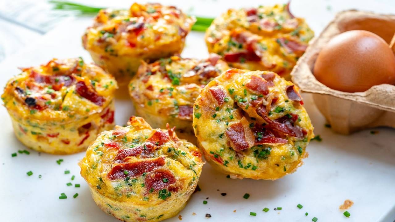 ಎಗ್ ಮಫಿನ್‌ಗಳು (Egg muffins): ಚೌಕವಾಗಿರುವ ತರಕಾರಿಗಳು, ಚೀಸ್ ಮತ್ತು ಆರೋಗ್ಯರ ಕೊತ್ತಂಬರಿಯೊಂದಿಗೆ ಮೊಟ್ಟೆಗಳನ್ನು ಒಡೆದು ಹಾಕಿ, ಬಳಿಕ ಮಫಿನ್ ಟಿನ್​ಗಳಲ್ಲಿ ಸುರಿಯಿರಿ, ಬಳಿಕ ಅದು ಸೆಟ್​ ಆಗುವವರೆಗೆ ಬಿಡಿ. ಬಳಿಕ ಬ್ರೇಕ್‌ಫಾಸ್ಟ್‌ನ್ನು ಸವಿಯಿರಿ