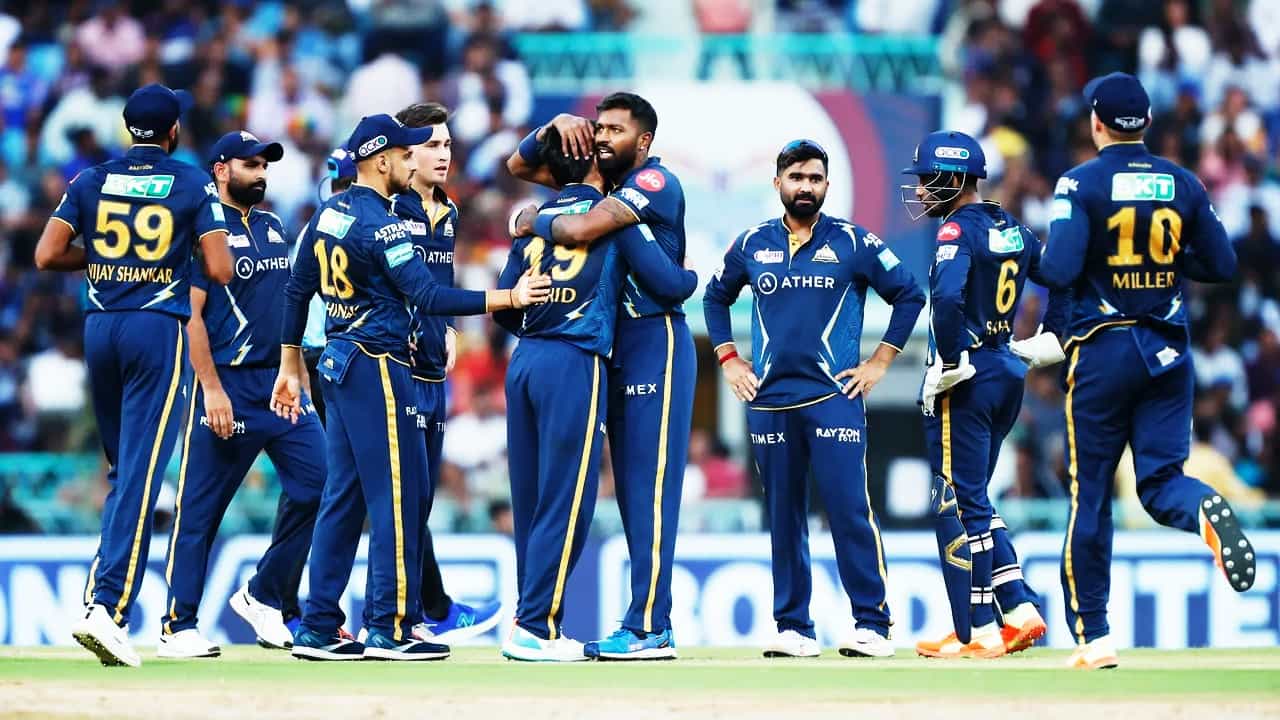 IPL 2023: ಹಾಲಿ ಚಾಂಪಿಯನ್ ಗುಜರಾತ್ ಟೈಟಾನ್ಸ್ ತಂಡವು ಈ ಬಾರಿ ಕೂಡ ಪ್ಲೇಆಫ್ ಪ್ರವೇಶಿಸುವುದು ಬಹುತೇಕ ಖಚಿತಪಡಿಸಿಕೊಂಡಿದೆ. ಆಡಿರುವ 11 ಪಂದ್ಯಗಳಲ್ಲಿ 8 ಜಯ ಸಾಧಿಸಿರುವ ಹಾರ್ದಿಕ್ ಪಾಂಡ್ಯ ಪಡೆ ಇದೀಗ 16 ಅಂಕಗಳನ್ನು ಸಂಪಾದಿಸಿದೆ.