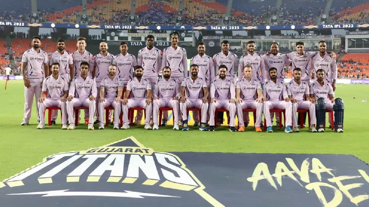 IPL 2023: ಐಪಿಎಲ್ನ 62ನೇ ಪಂದ್ಯದಲ್ಲಿ ಸನ್ರೈಸರ್ಸ್ ಹೈದರಾಬಾದ್ ವಿರುದ್ಧ ಗುಜರಾತ್ ಟೈಟಾನ್ಸ್ 34 ರನ್ಗಳ ಭರ್ಜರಿ ಜಯ ಸಾಧಿಸಿದೆ. ಈ ಗೆಲುವಿನೊಂದಿಗೆ ಪ್ಲೇಆಫ್ ಪ್ರವೇಶಿಸಿದ ಮೊದಲ ತಂಡವಾಗಿ ಹಾರ್ದಿಕ್ ಪಾಂಡ್ಯ ಪಡೆ ಹೊರಹೊಮ್ಮಿದೆ.