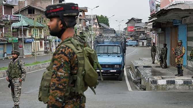 Jammu and Kashmir: ಅಮಿತ್​​ ಶಾ ಜಮ್ಮು-ಕಾಶ್ಮೀರಕ್ಕೆ ಕಾಲಿಡುವ ಕೆಲ ಗಂಟೆಗಳ ಮೊದಲೇ ನಾಲ್ವರು ಭಯೋತ್ಪಾದಕರ ಎನ್​​ಕೌಂಟರ್​​