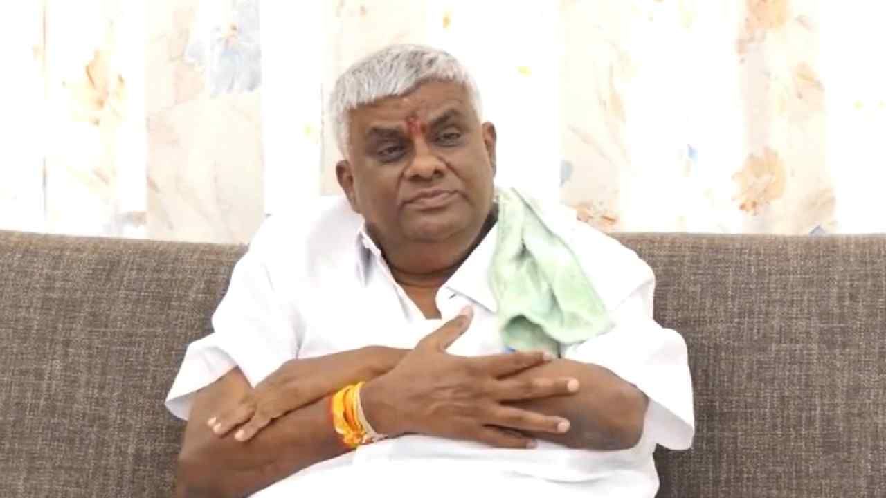 ಜೆಡಿಎಸ್ ಸೋಲಿಸಲು ಕುಮಾರಸ್ವಾಮಿ ಸರ್ಕಾರದಿಂದ ಲೂಟಿ ಮಾಡಿದ ಹಣ ಬಳಸುತ್ತಿರುವ ಕಾಂಗ್ರೆಸ್: ರೇವಣ್ಣ ಜೆಡಿಎಸ್ ಸೋಲಿಸಲು ಕುಮಾರಸ್ವಾಮಿ ಸರ್ಕಾರದಿಂದ ಲೂಟಿ ಮಾಡಿದ ಹಣ ಬಳಸುತ್ತಿರುವ ಕಾಂಗ್ರೆಸ್: ರೇವಣ್ಣ