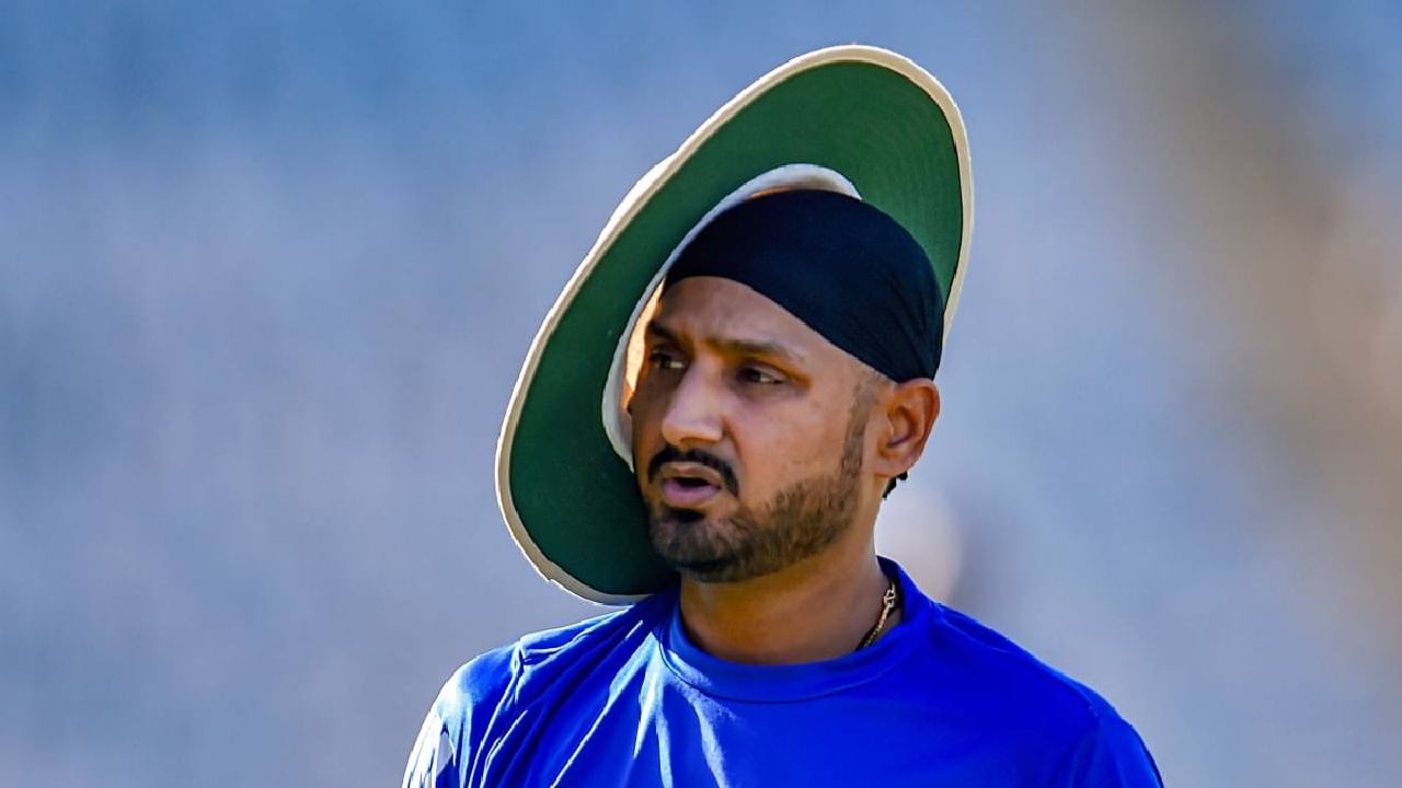 Also, former Indian spinner Harbhajan Singh also supported the protesting wrestlers.  Witness, Vinesh is the pride of India.  I am deeply saddened to see people who are the pride of the country taking to the streets and protesting.  Bhajji expressed his support saying that he will pray for justice.