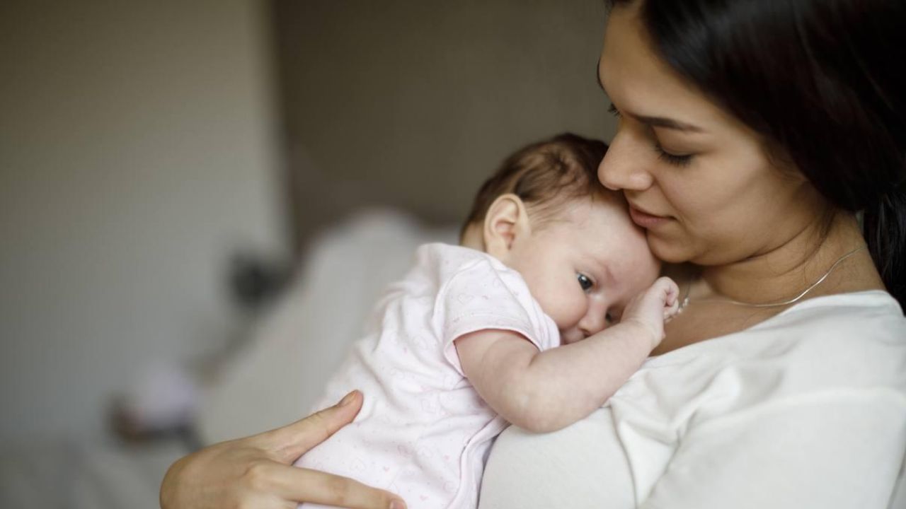 Maternal anxiety: ಗರ್ಭಾವಸ್ಥೆಯಲ್ಲಿ, ಮಗುವಿನ ಜನನದ ನಂತರ ತಾಯಂದಿರಲ್ಲಿ ಕಾಣುವ ಅಪಾಯದ ಅಂಶ? ನಿವಾರಿಸಲು ಇಲ್ಲಿದೆ ಸಲಹೆ Maternal anxiety: ಗರ್ಭಾವಸ್ಥೆಯಲ್ಲಿ, ಮಗುವಿನ ಜನನದ ನಂತರ ತಾಯಂದಿರಲ್ಲಿ ಕಾಣುವ ಅಪಾಯದ ಅಂಶ? ನಿವಾರಿಸಲು ಇಲ್ಲಿದೆ ಸಲಹೆ