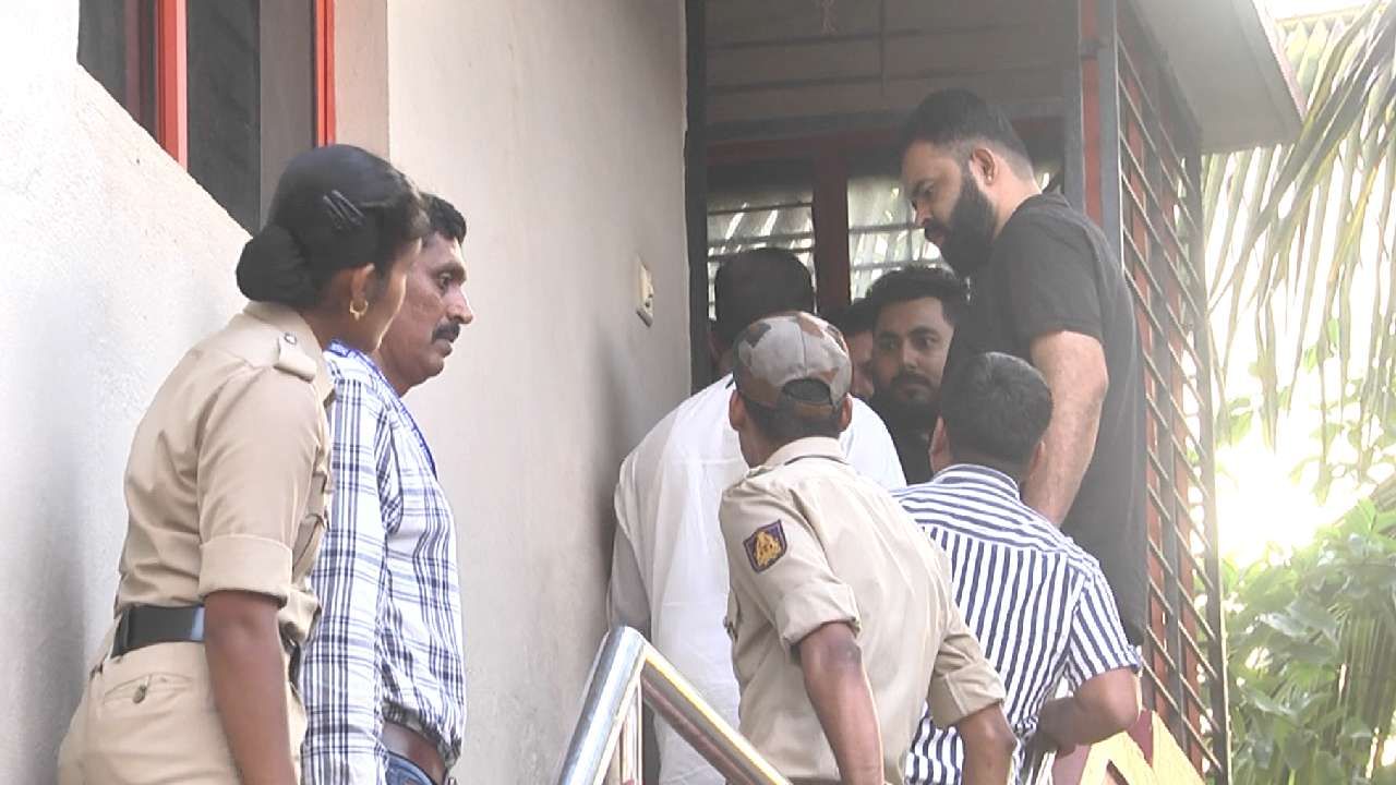 IT raid on Vinay Kulkarni personal assistant's house in Dharwad news in kannada
