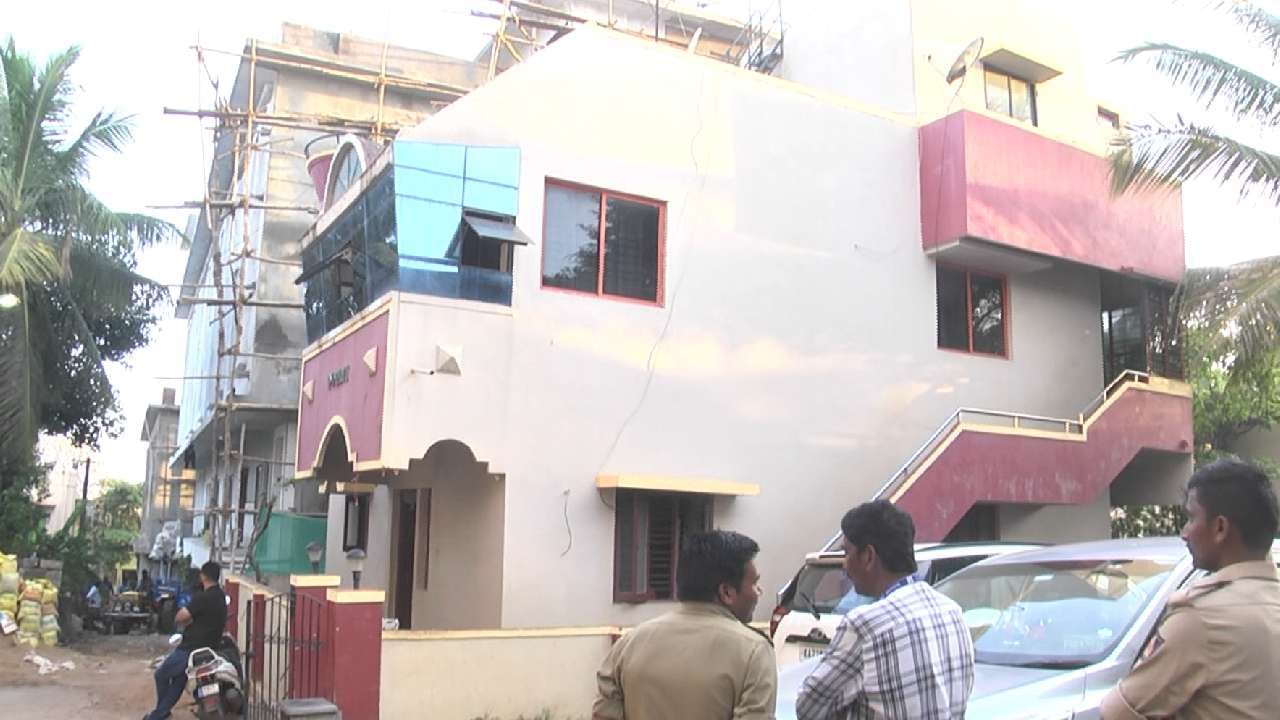 IT raid on Vinay Kulkarni personal assistant's house in Dharwad news in kannada
