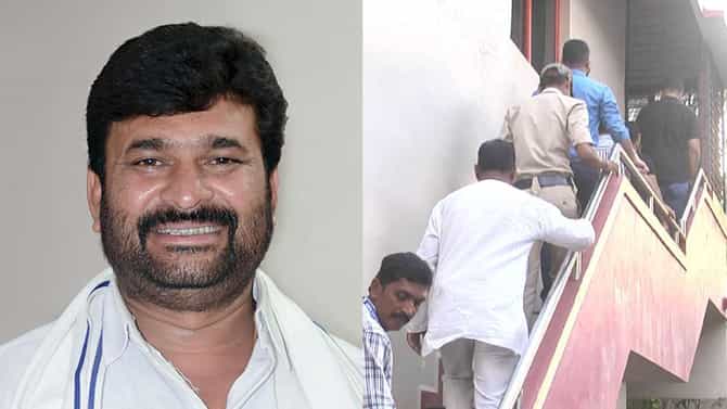 ಧಾರವಾಡ: ಕಾಂಗ್ರೆಸ್ ಅಭ್ಯರ್ಥಿ ವಿನಯ್ ಕುಲಕರ್ಣಿ ಆಪ್ತ ಸಹಾಯಕನ ಮನೆ ಮೇಲೆ ಐಟಿ ದಾಳಿ