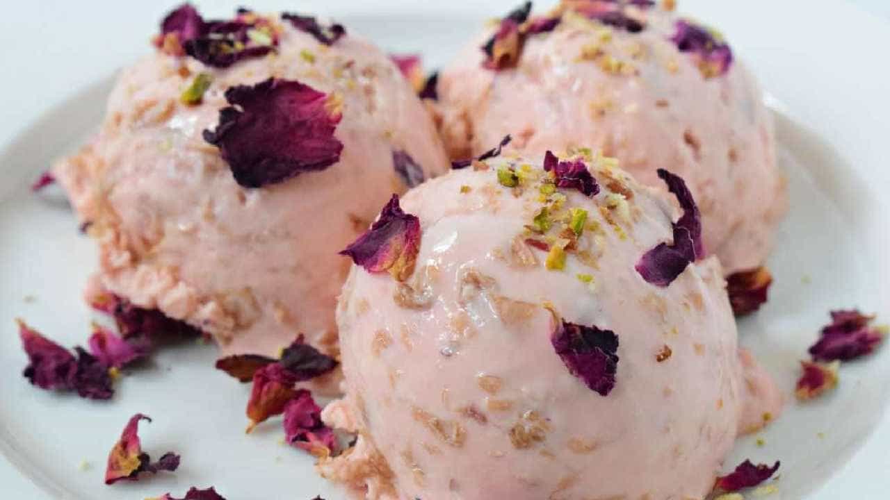 Ice Cream Headache: ಐಸ್ಕ್ರೀಂ ತಿಂದ ತಕ್ಷಣ ನಿಮಗೆ ತಲೆ ನೋವು ಬರುತ್ತಾ, ಕಾರಣ ತಿಳಿಯಿರಿ Ice Cream Headache: ಐಸ್ಕ್ರೀಂ ತಿಂದ ತಕ್ಷಣ ನಿಮಗೆ ತಲೆ ನೋವು ಬರುತ್ತಾ, ಕಾರಣ ತಿಳಿಯಿರಿ