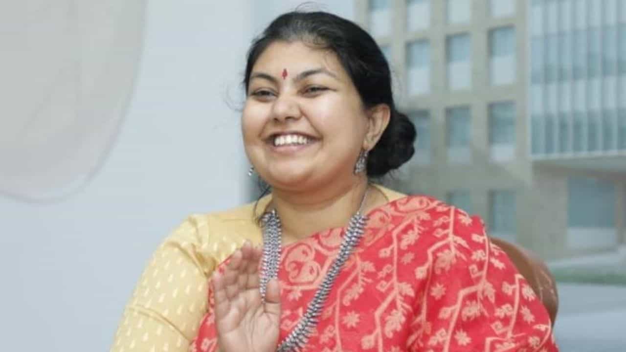 Jayanagar Assembly Election Results 2023: ಜಯನಗರ ಕ್ಷೇತ್ರದಲ್ಲಿ ಮರು ಮತ ಎಣಿಕೆಯಲ್ಲೂ ಸೌಮ್ಯಾ ರೆಡ್ಡಿಗೆ ಪ್ರಯಾಸದ ಗೆಲುವು Jayanagar Assembly Election Results 2023: ಜಯನಗರ ಕ್ಷೇತ್ರದಲ್ಲಿ ಮರು ಮತ ಎಣಿಕೆಯಲ್ಲೂ ಸೌಮ್ಯಾ ರೆಡ್ಡಿಗೆ ಪ್ರಯಾಸದ ಗೆಲುವು