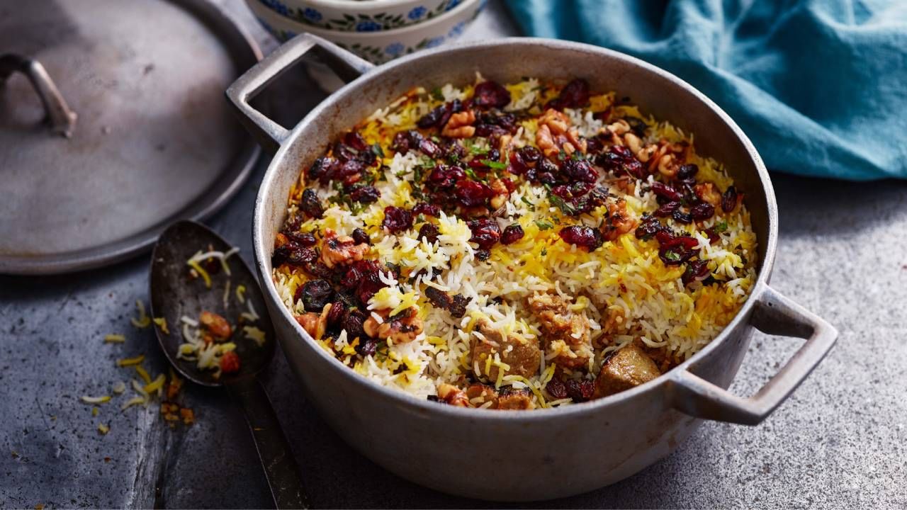 Kashmiri Biryani: ಕಾಶ್ಮೀರಿ ಬಿರಿಯಾನಿ ಏಕೆ ಸಿಹಿಯಾಗಿರುತ್ತದೆ? ಕಾಶ್ಮೀರಿ ಪಾಕಪದ್ಧತಿ ವಿಶೇಷತೆ ತಿಳಿಯಿರಿ Kashmiri Biryani: ಕಾಶ್ಮೀರಿ ಬಿರಿಯಾನಿ ಏಕೆ ಸಿಹಿಯಾಗಿರುತ್ತದೆ? ಕಾಶ್ಮೀರಿ ಪಾಕಪದ್ಧತಿ ವಿಶೇಷತೆ ತಿಳಿಯಿರಿ