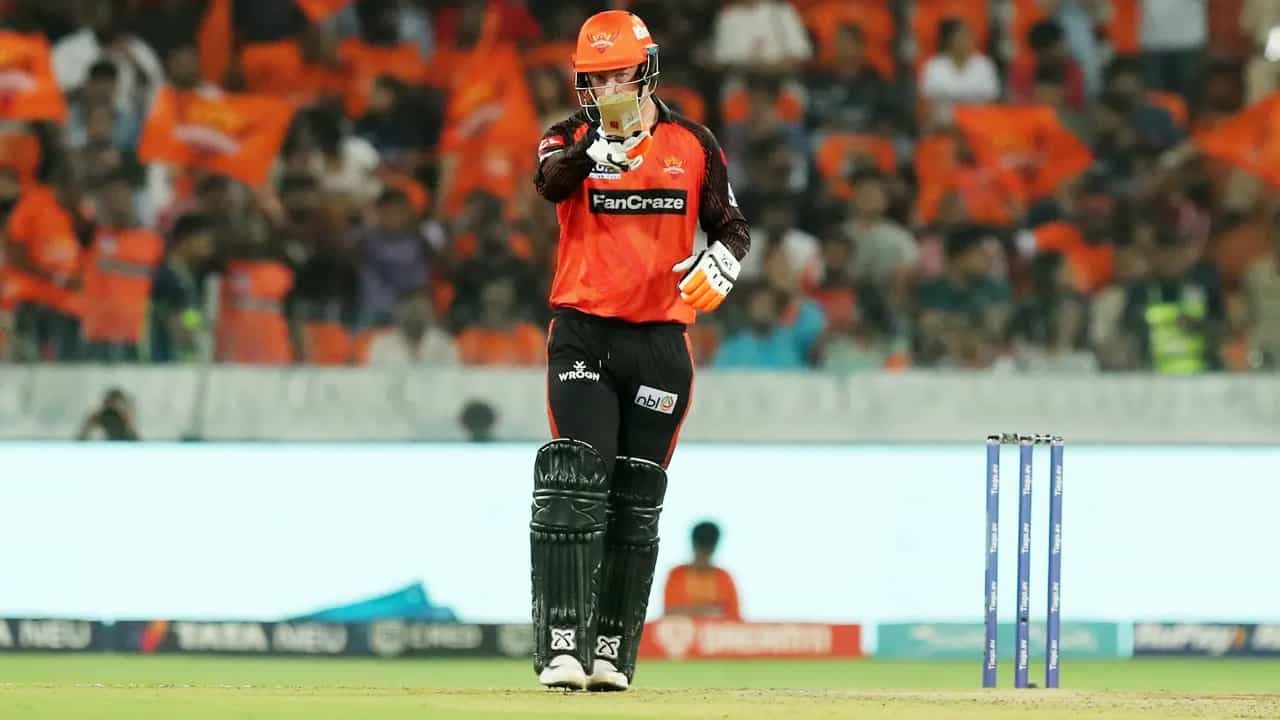 IPL 2023 SRH vs RCB: ಹೈದರಾಬಾದ್ನಲ್ಲಿ ನಡೆದ ಆರ್ಸಿಬಿ ವಿರುದ್ಧದ ಪಂದ್ಯದಲ್ಲಿ ಎಸ್ಆರ್ಹೆಚ್ ತಂಡದ ಹೆನ್ರಿಕ್ ಕ್ಲಾಸೆನ್ ಸ್ಪೋಟಕ ಸೆಂಚುರಿ ಸಿಡಿಸಿ ಮಿಂಚಿದ್ದಾರೆ.