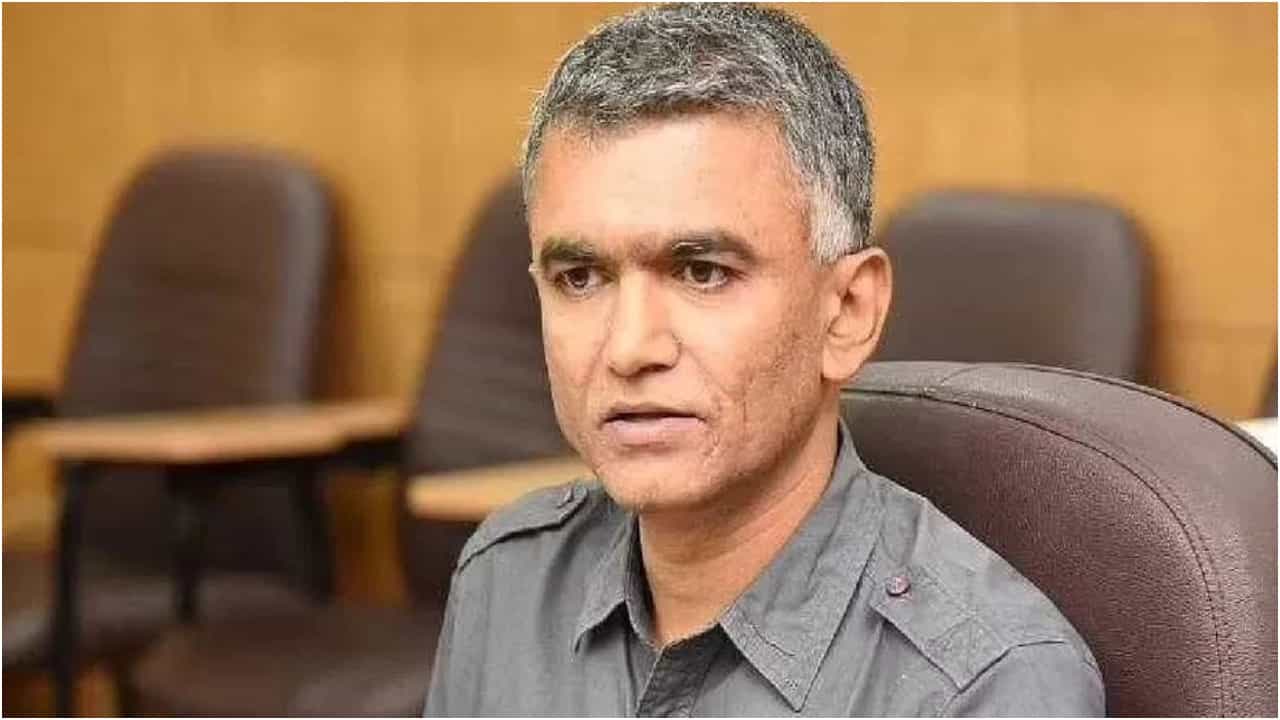 Karnataka Rains: ಈ ವರ್ಷ ಮಳೆಯಿಂದ 69 ಜನ ಸಾವು, 21,168 ಹೆಕ್ಟೇರ್ ಬೆಳೆ ಹಾನಿ; ಸಚಿವ ಕೃಷ್ಣ ಭೈರೇಗೌಡ Karnataka Rains: ಈ ವರ್ಷ ಮಳೆಯಿಂದ 69 ಜನ ಸಾವು, 21,168 ಹೆಕ್ಟೇರ್ ಬೆಳೆ ಹಾನಿ; ಸಚಿವ ಕೃಷ್ಣ ಭೈರೇಗೌಡ