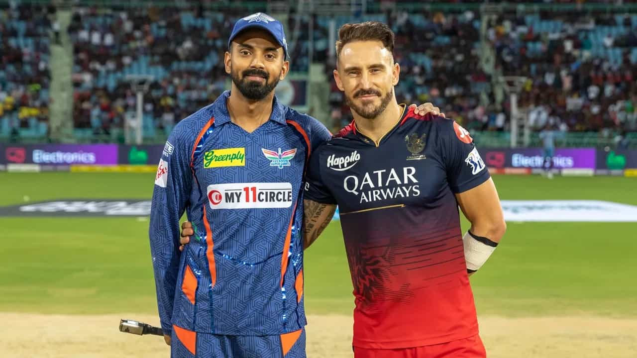IPL 2023: ಐಪಿಎಲ್ನ 43ನೇ ಪಂದ್ಯದಲ್ಲಿ ಲಕ್ನೋ ಸೂಪರ್ ಜೈಂಟ್ಸ್ ವಿರುದ್ಧ ಆರ್ಸಿಬಿ ಆರಂಭಿಕರಾದ ವಿರಾಟ್ ಕೊಹ್ಲಿ ಹಾಗೂ ಫಾಫ್ ಡುಪ್ಲೆಸಿಸ್ ನಿಧಾನಗತಿಯ ಬ್ಯಾಟಿಂಗ್ ಪ್ರದರ್ಶಿಸಿದ್ದಾರೆ. ಈ ಪಂದ್ಯದಲ್ಲಿ ಟಾಸ್ ಗೆದ್ದ ಆರ್ಸಿಬಿ ನಾಯಕ ಬ್ಯಾಟಿಂಗ್ ಆಯ್ದುಕೊಂಡಿದ್ದರು.