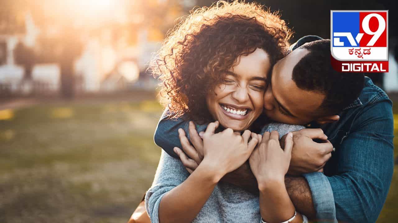 Relationships: ಸರಳವಾಗಿ ಪ್ರೀತಿಯನ್ನು ಒಬ್ಬರಿಗೊಬ್ಬರು ವ್ಯಕ್ತಪಡಿಸುವುದು ಹೇಗೆ? ಇಲ್ಲಿದೆ ಸಲಹೆಗಳು Relationships: ಸರಳವಾಗಿ ಪ್ರೀತಿಯನ್ನು ಒಬ್ಬರಿಗೊಬ್ಬರು ವ್ಯಕ್ತಪಡಿಸುವುದು ಹೇಗೆ? ಇಲ್ಲಿದೆ ಸಲಹೆಗಳು