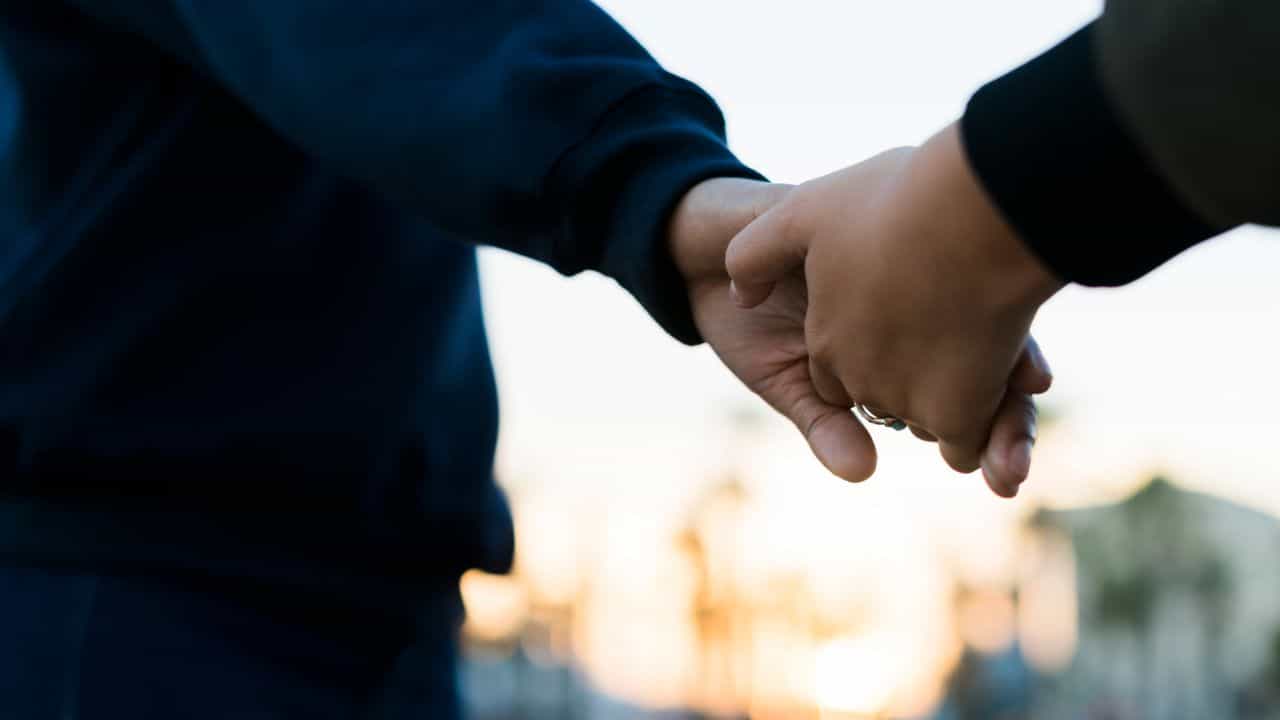 Relationship: ನಿಮ್ಮ ಸಂಗಾತಿಯ ಸುರಕ್ಷಿತ ಭಾವನೆಗಳಿಗೆ ನೀವು ಹೇಗೆ ಸಹಾಯ ಮಾಡಬಹುದು? ಇಲ್ಲಿದೆ ತಜ್ಞರ ಸಲಹೆ Relationship: ನಿಮ್ಮ ಸಂಗಾತಿಯ ಸುರಕ್ಷಿತ ಭಾವನೆಗಳಿಗೆ ನೀವು ಹೇಗೆ ಸಹಾಯ ಮಾಡಬಹುದು? ಇಲ್ಲಿದೆ ತಜ್ಞರ ಸಲಹೆ