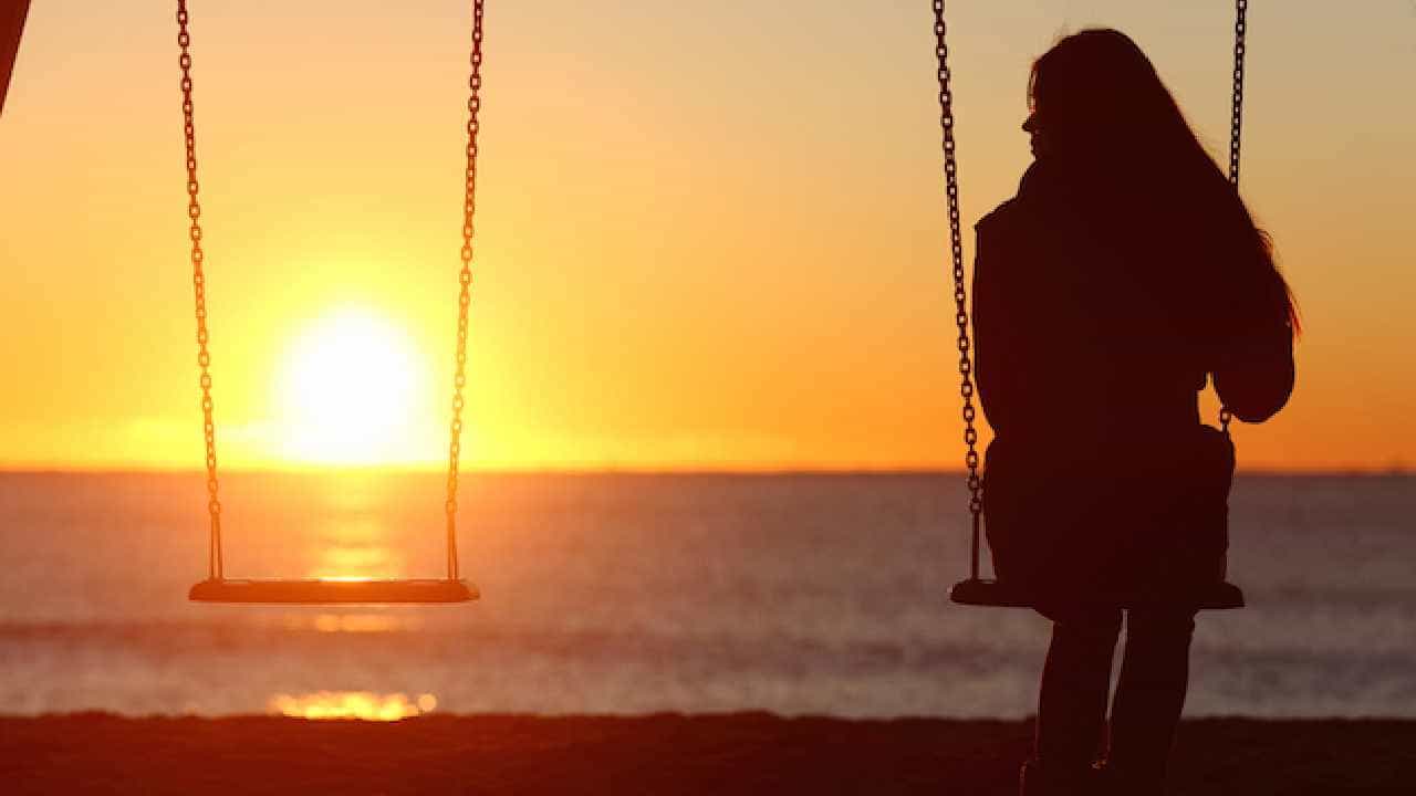 Loneliness: ಒಂಟಿತನವು ಮದ್ಯಪಾನ, ಧೂಮಪಾನದಷ್ಟೇ ಅಪಾಯಕಾರಿ, ಸಾವು ಬೇಗ ಸಂಭವಿಸಬಹುದು Loneliness: ಒಂಟಿತನವು ಮದ್ಯಪಾನ, ಧೂಮಪಾನದಷ್ಟೇ ಅಪಾಯಕಾರಿ, ಸಾವು ಬೇಗ ಸಂಭವಿಸಬಹುದು