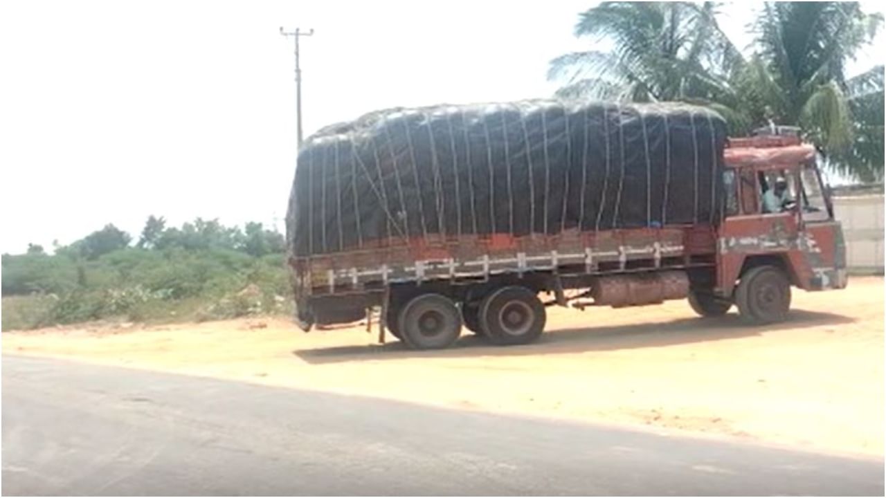 Yadgir News: ಶಹಾಪುರ ನಗರದಲ್ಲಿ ಅನ್ನಭಾಗ್ಯ ಅಕ್ಕಿ ತುಂಬಿದ ಲಾರಿಯೇ ಕಳವು! Yadgir News: ಶಹಾಪುರ ನಗರದಲ್ಲಿ ಅನ್ನಭಾಗ್ಯ ಅಕ್ಕಿ ತುಂಬಿದ ಲಾರಿಯೇ ಕಳವು!