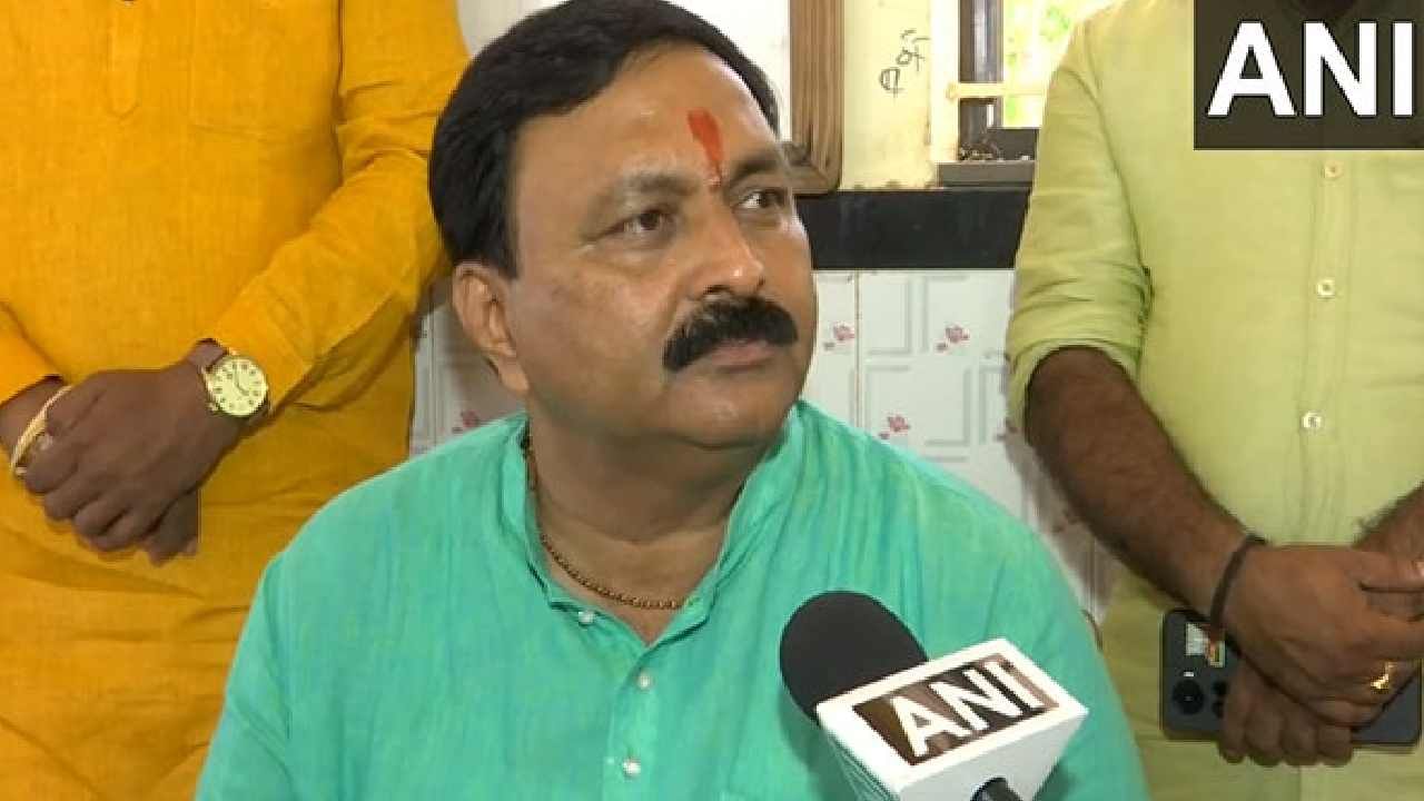 Mahesh Tenginkai: ಹುಬ್ಬಳ್ಳಿ ಧಾರವಾಡ ಸೆಂಟ್ರಲ್ನಲ್ಲಿ ಗೆಲುವಿನ ನಗೆ ಬೀರಿದ ಮಹೇಶ್ ಟೆಂಗಿನಕಾಯಿ ವ್ಯಕ್ತಿಚಿತ್ರ Mahesh Tenginkai: ಹುಬ್ಬಳ್ಳಿ ಧಾರವಾಡ ಸೆಂಟ್ರಲ್ನಲ್ಲಿ ಗೆಲುವಿನ ನಗೆ ಬೀರಿದ ಮಹೇಶ್ ಟೆಂಗಿನಕಾಯಿ ವ್ಯಕ್ತಿಚಿತ್ರ