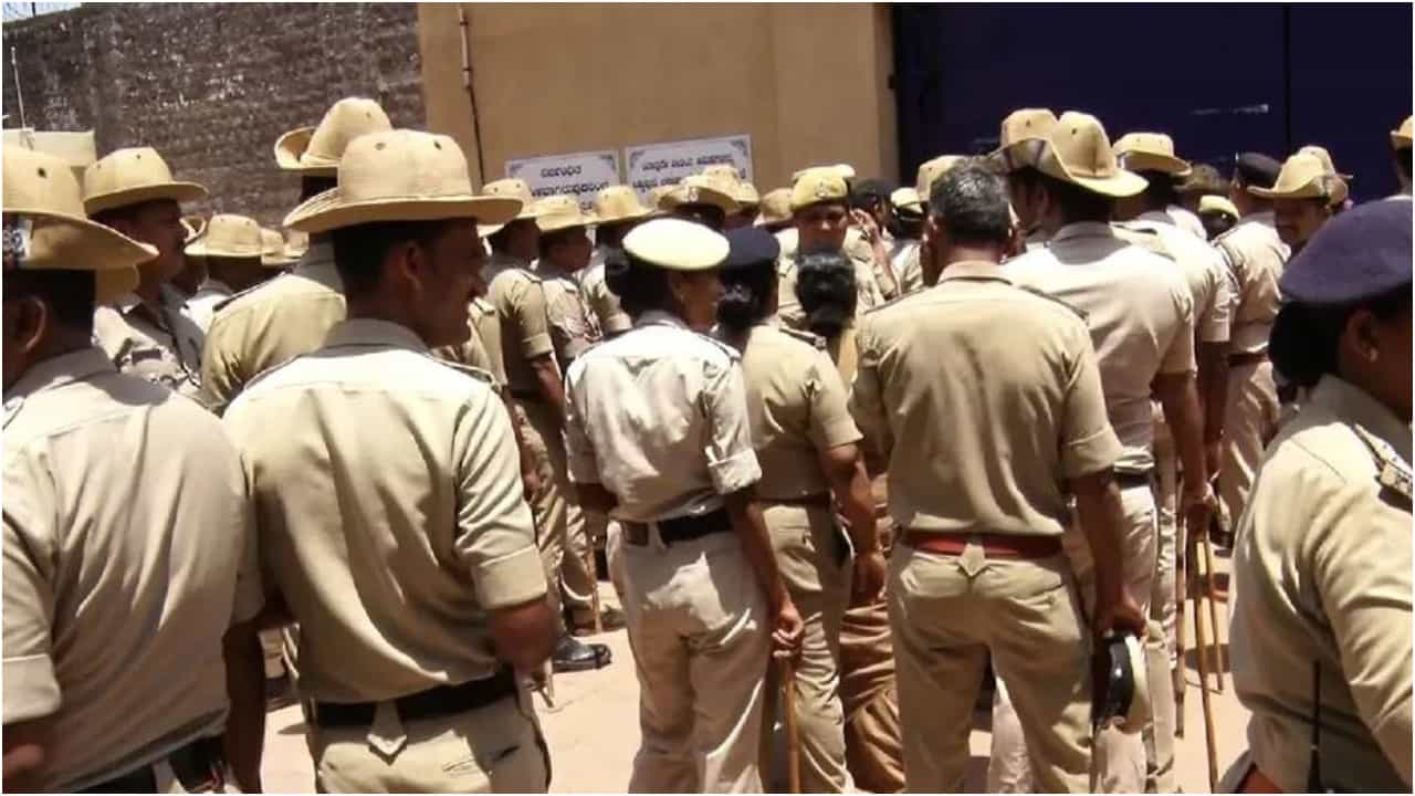 Mangaluru News: ಸಾಮಾಜಿಕ ಮಾಧ್ಯಮಗಳಲ್ಲಿ ಪ್ರಚೋದನಾಕಾರಿ ಹಾಕಿದ್ರೆ ಕಠಿಣ ಕ್ರಮ; ಮಂಗಳೂರು ಪೊಲೀಸ್ ಆಯುಕ್ತ ಎಚ್ಚರಿಕೆ Mangaluru News: ಸಾಮಾಜಿಕ ಮಾಧ್ಯಮಗಳಲ್ಲಿ ಪ್ರಚೋದನಾಕಾರಿ ಹಾಕಿದ್ರೆ ಕಠಿಣ ಕ್ರಮ; ಮಂಗಳೂರು ಪೊಲೀಸ್ ಆಯುಕ್ತ ಎಚ್ಚರಿಕೆ