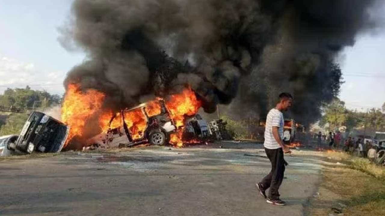 Manipur Violence: ಮಣಿಪುರ ಹಿಂಸಾಚಾರ: ಚುರಾಚಂದ್ಪುರದಲ್ಲಿ 3 ಗಂಟೆಗಳ ಕಾಲ ಕರ್ಫ್ಯೂ ಸಡಿಲಿಕೆ Manipur Violence: ಮಣಿಪುರ ಹಿಂಸಾಚಾರ: ಚುರಾಚಂದ್ಪುರದಲ್ಲಿ 3 ಗಂಟೆಗಳ ಕಾಲ ಕರ್ಫ್ಯೂ ಸಡಿಲಿಕೆ