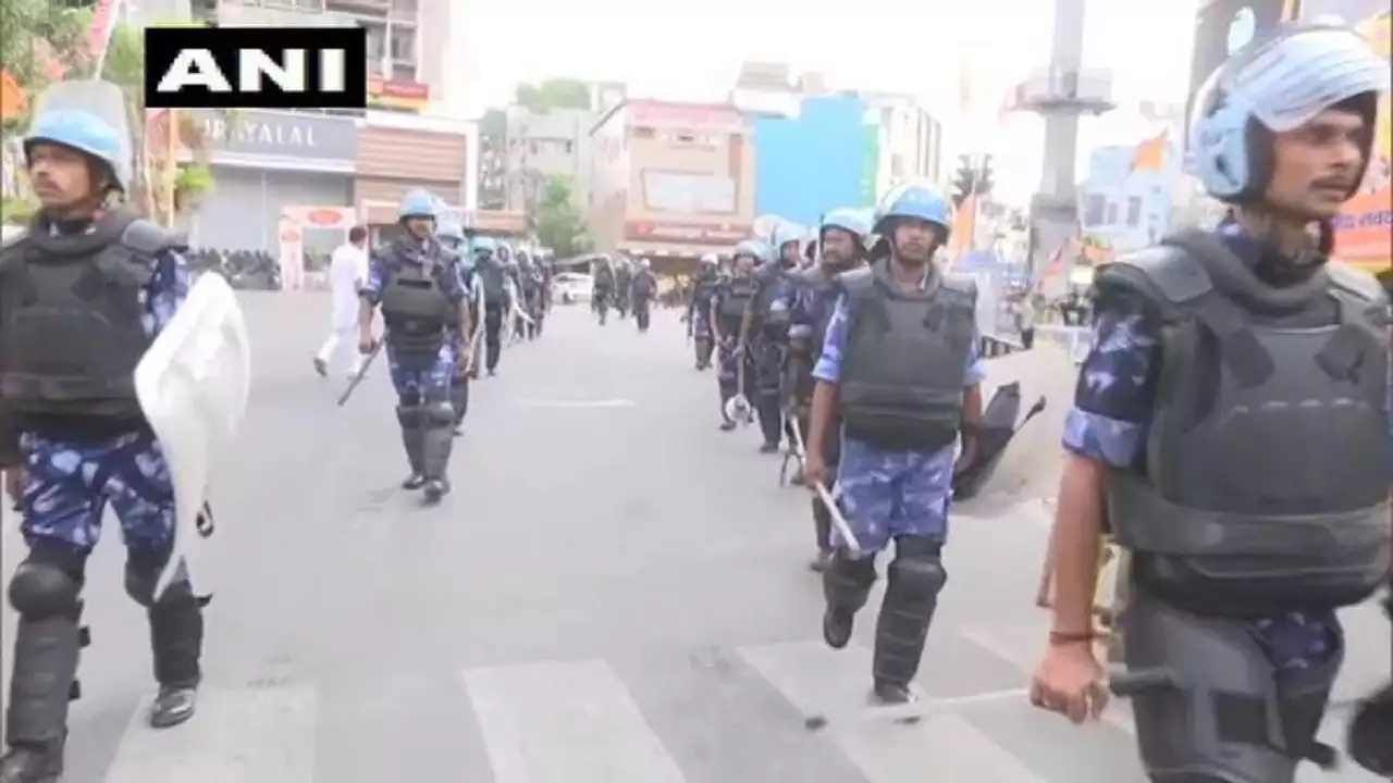 Manipur Violence: ಎಸ್ಟಿ ಮೀಸಲು ವಿಚಾರವಾಗಿ ಮಣಿಪುರದಲ್ಲಿ ಹಿಂಸಾಚಾರ: 8 ಜಿಲ್ಲೆಗಳಲ್ಲಿ ಕರ್ಫ್ಯೂ ಜಾರಿ, ಇಂಟರ್ನೆಟ್ ಸ್ಥಗಿತ Manipur Violence: ಎಸ್ಟಿ ಮೀಸಲು ವಿಚಾರವಾಗಿ ಮಣಿಪುರದಲ್ಲಿ ಹಿಂಸಾಚಾರ: 8 ಜಿಲ್ಲೆಗಳಲ್ಲಿ ಕರ್ಫ್ಯೂ ಜಾರಿ, ಇಂಟರ್ನೆಟ್ ಸ್ಥಗಿತ