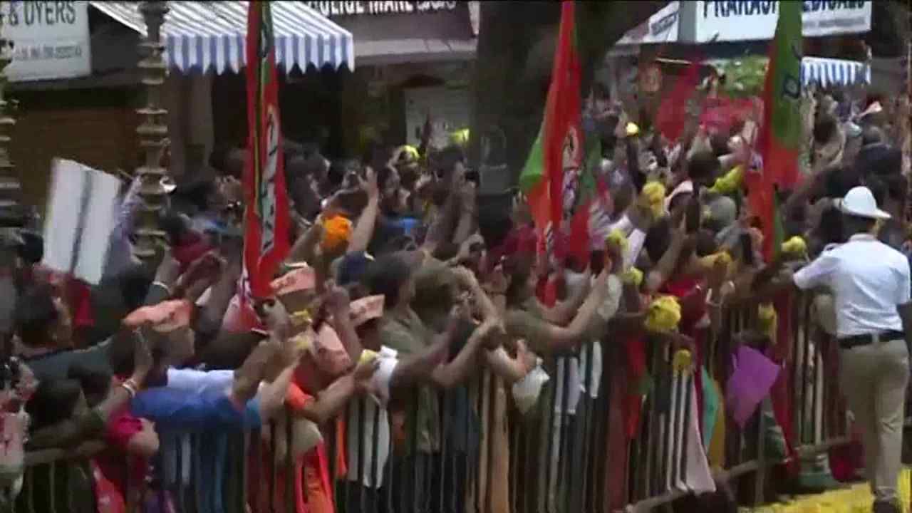 Pm Modi roadshow in Bangalore Muslim lady holding Jai Bajrangi placard here are the photos
