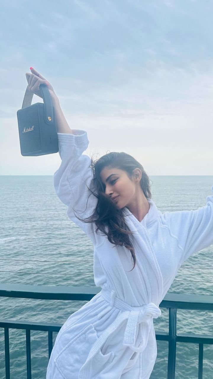 Mouni Roy(41)