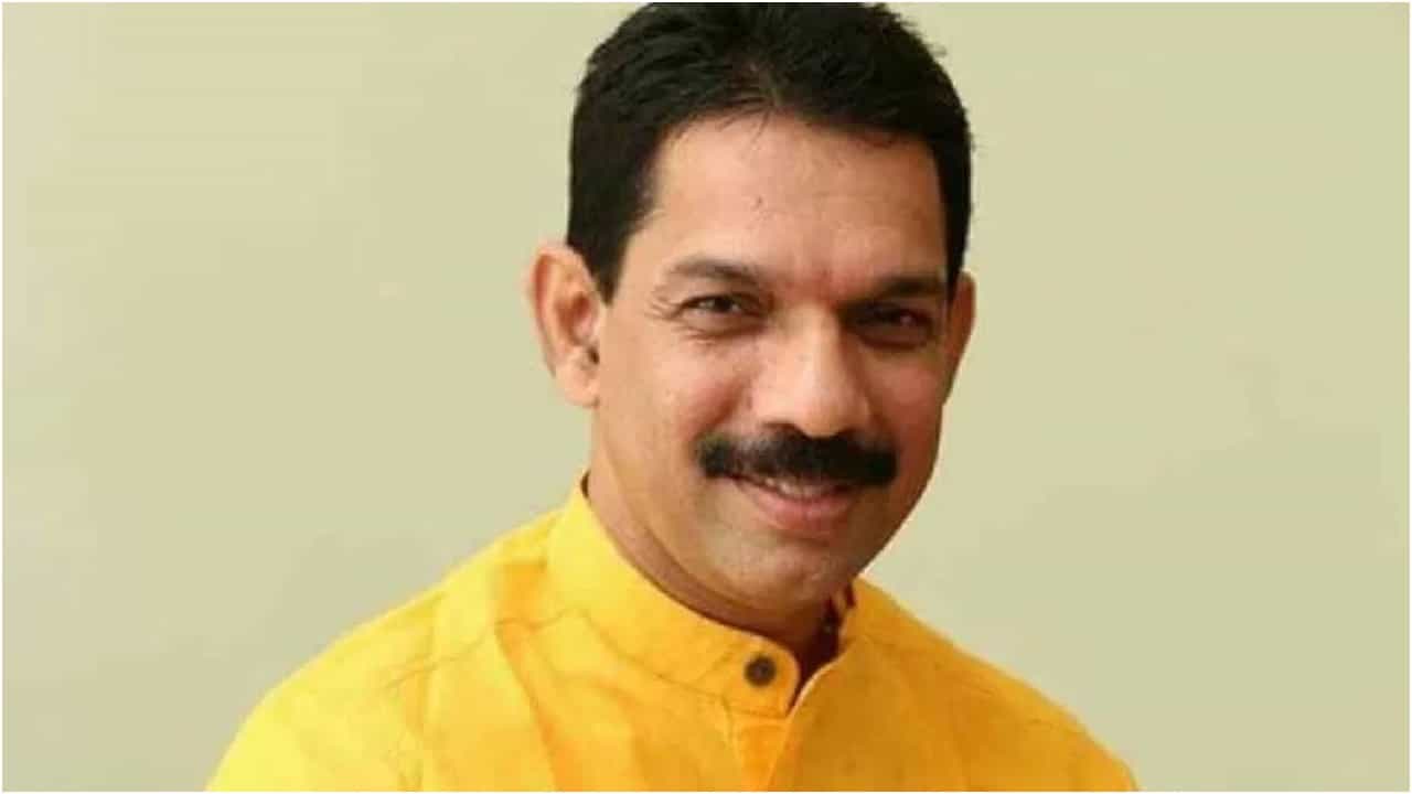 ನಳಿನ್, ಡಿವಿ ಚಿತ್ರಕ್ಕೆ ಚಪ್ಪಲಿ ಹಾರ ಪ್ರಕರಣ; ಆರೋಪಿಗಳ ಮೇಲೆ ಪೊಲೀಸ್ ದೌರ್ಜನ್ಯ ಖಂಡಿಸಿದ ನಳಿನ್ ಕುಮಾರ್ ಕಟೀಲ್ ನಳಿನ್, ಡಿವಿ ಚಿತ್ರಕ್ಕೆ ಚಪ್ಪಲಿ ಹಾರ ಪ್ರಕರಣ; ಆರೋಪಿಗಳ ಮೇಲೆ ಪೊಲೀಸ್ ದೌರ್ಜನ್ಯ ಖಂಡಿಸಿದ ನಳಿನ್ ಕುಮಾರ್ ಕಟೀಲ್