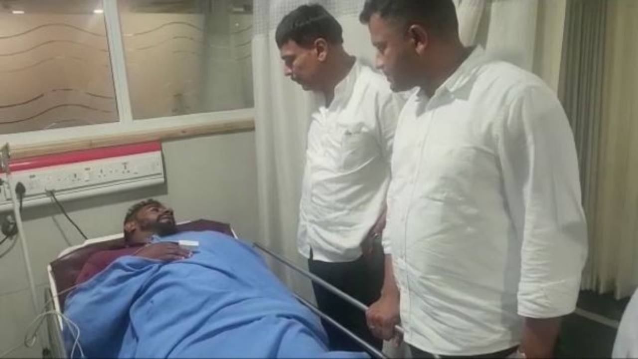 Nalin Kumar Kateel visits Puttur private hospital where BJP workers admitted after attack by Congress workers