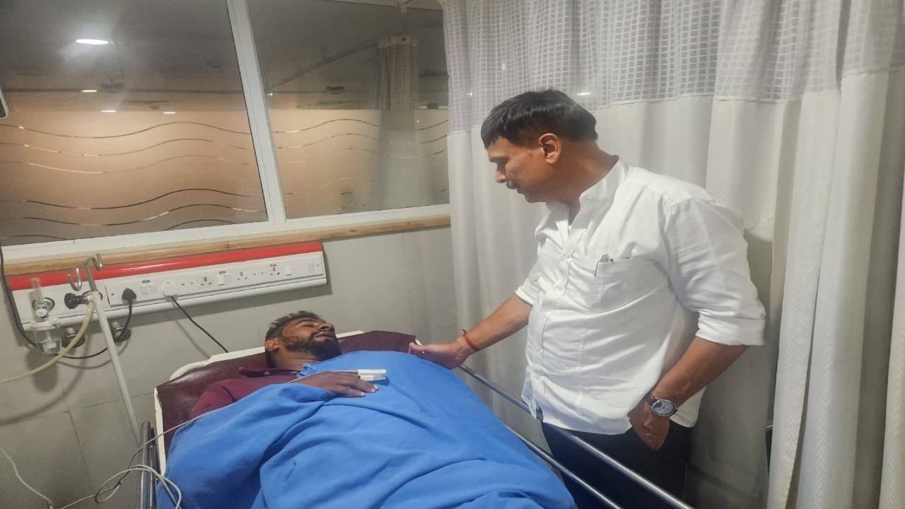 Nalin Kumar Kateel visits Puttur private hospital where BJP workers admitted after attack by Congress workers