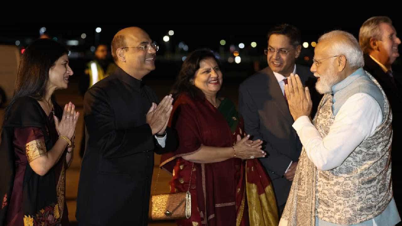 PM Modi Sydney Visit: ಸಿಡ್ನಿಯಲ್ಲಿ ಭಾರತೀಯ ವಲಸಿಗರನ್ನುದ್ದೇಶಿಸಿ ಪ್ರಧಾನಿ ಮೋದಿ ಭಾಷಣಕ್ಕೆ ವೇದಿಕೆ ಸಜ್ಜು, ವೇಳಾ ಪಟ್ಟಿ ಇಲ್ಲಿದೆ PM Modi Sydney Visit: ಸಿಡ್ನಿಯಲ್ಲಿ ಭಾರತೀಯ ವಲಸಿಗರನ್ನುದ್ದೇಶಿಸಿ ಪ್ರಧಾನಿ ಮೋದಿ ಭಾಷಣಕ್ಕೆ ವೇದಿಕೆ ಸಜ್ಜು, ವೇಳಾ ಪಟ್ಟಿ ಇಲ್ಲಿದೆ