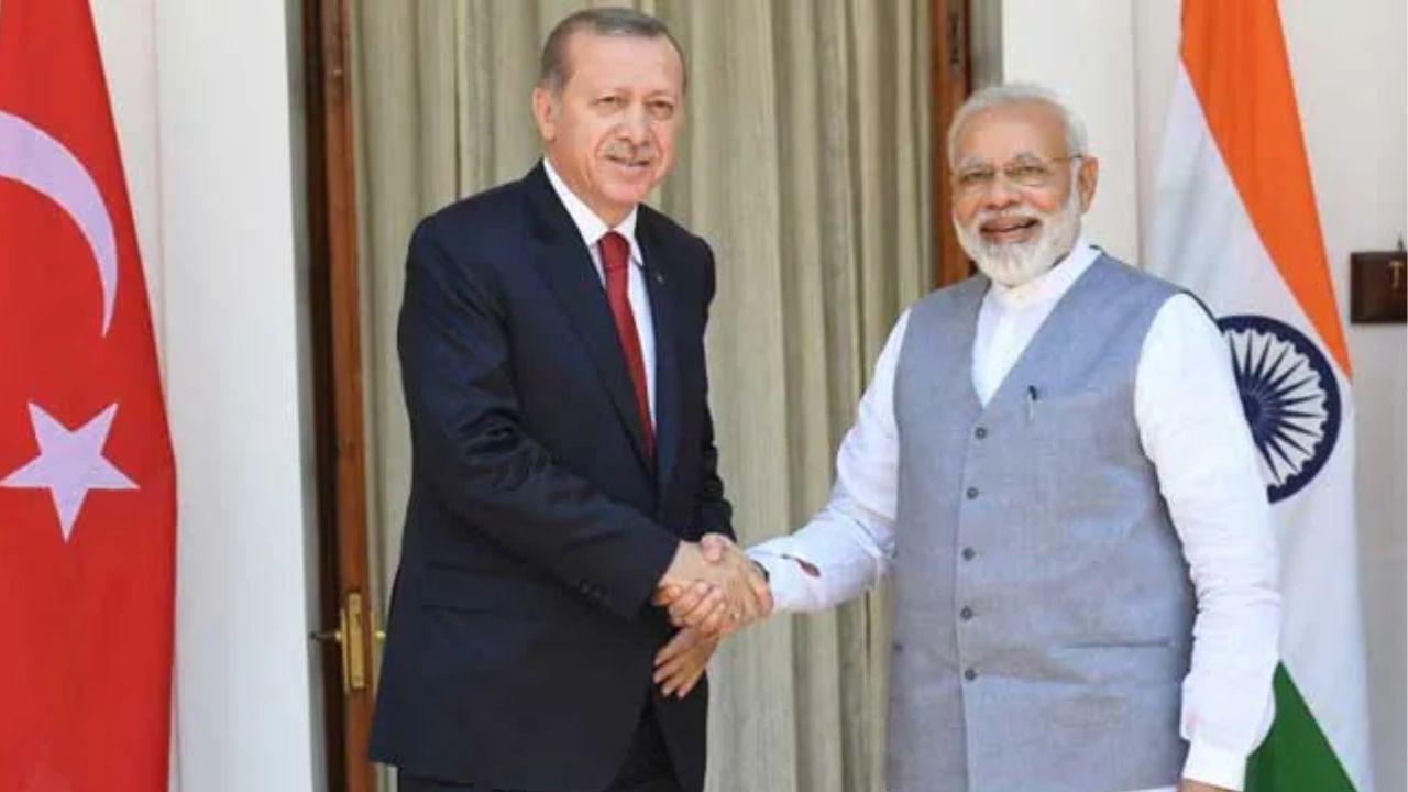 Narendra Modi: ಟರ್ಕಿ ಅಧ್ಯಕ್ಷರಾಗಿ ಮರು ಆಯ್ಕೆಯಾದ ಎರ್ಡೋಗನ್, ಅಭಿನಂದನೆ ತಿಳಿಸಿದ ಪ್ರಧಾನಿ ಮೋದಿ Narendra Modi: ಟರ್ಕಿ ಅಧ್ಯಕ್ಷರಾಗಿ ಮರು ಆಯ್ಕೆಯಾದ ಎರ್ಡೋಗನ್, ಅಭಿನಂದನೆ ತಿಳಿಸಿದ ಪ್ರಧಾನಿ ಮೋದಿ