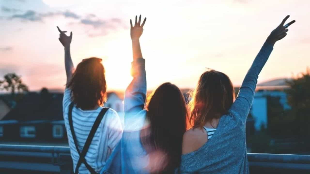 Friendships: ಈ ರೀತಿಯ ಸ್ನೇಹಿತರನ್ನು ಎಂದಿಗೂ ಕಳೆದುಕೊಳ್ಳಬೇಡಿ, ಯಾಕೆ ಗೊತ್ತಾ? Friendships: ಈ ರೀತಿಯ ಸ್ನೇಹಿತರನ್ನು ಎಂದಿಗೂ ಕಳೆದುಕೊಳ್ಳಬೇಡಿ, ಯಾಕೆ ಗೊತ್ತಾ?