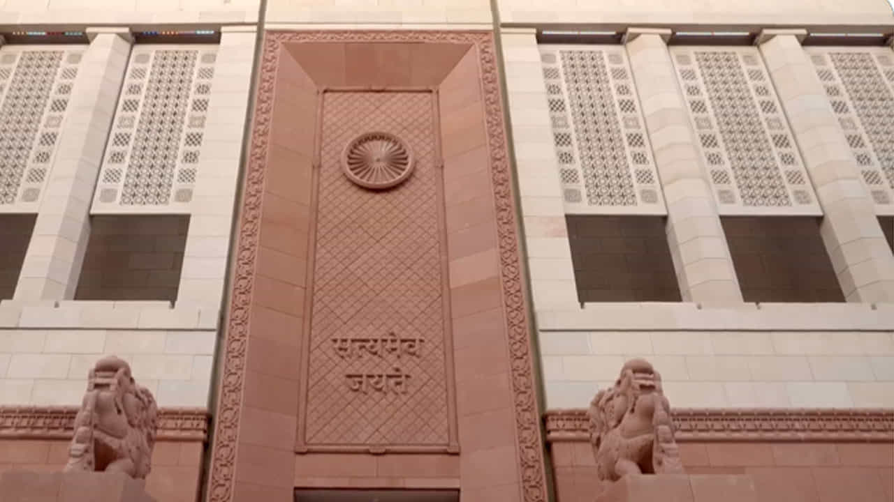 ವಿಶೇಷ ವಿನಂತಿಯೊಂದಿಗೆ ಹೊಸ ಸಂಸತ್ ಕಟ್ಟಡದ ವಿಡಿಯೊ ಟ್ವೀಟ್ ಮಾಡಿದ ಪ್ರಧಾನಿ ನರೇಂದ್ರ ಮೋದಿ ವಿಶೇಷ ವಿನಂತಿಯೊಂದಿಗೆ ಹೊಸ ಸಂಸತ್ ಕಟ್ಟಡದ ವಿಡಿಯೊ ಟ್ವೀಟ್ ಮಾಡಿದ ಪ್ರಧಾನಿ ನರೇಂದ್ರ ಮೋದಿ