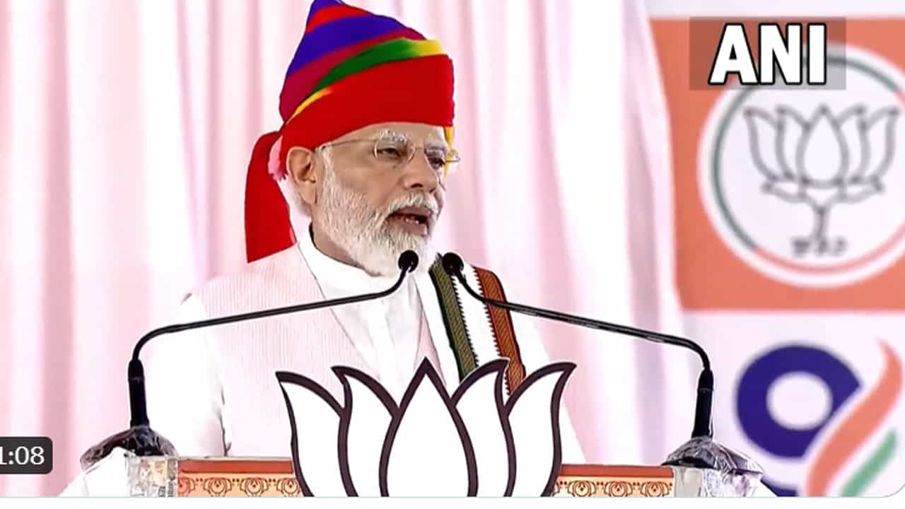 PM Modi in Ajmer: ಕಾಂಗ್ರೆಸ್ 'ಗ್ಯಾರಂಟಿ' ದಶಕಗಳಷ್ಟು ಹಳೆಯದು, ಗರೀಬಿ ಹಟಾವೋ ದೊಡ್ಡ ಸುಳ್ಳು: ಮೋದಿ PM Modi in Ajmer: ಕಾಂಗ್ರೆಸ್ 'ಗ್ಯಾರಂಟಿ' ದಶಕಗಳಷ್ಟು ಹಳೆಯದು, ಗರೀಬಿ ಹಟಾವೋ ದೊಡ್ಡ ಸುಳ್ಳು: ಮೋದಿ